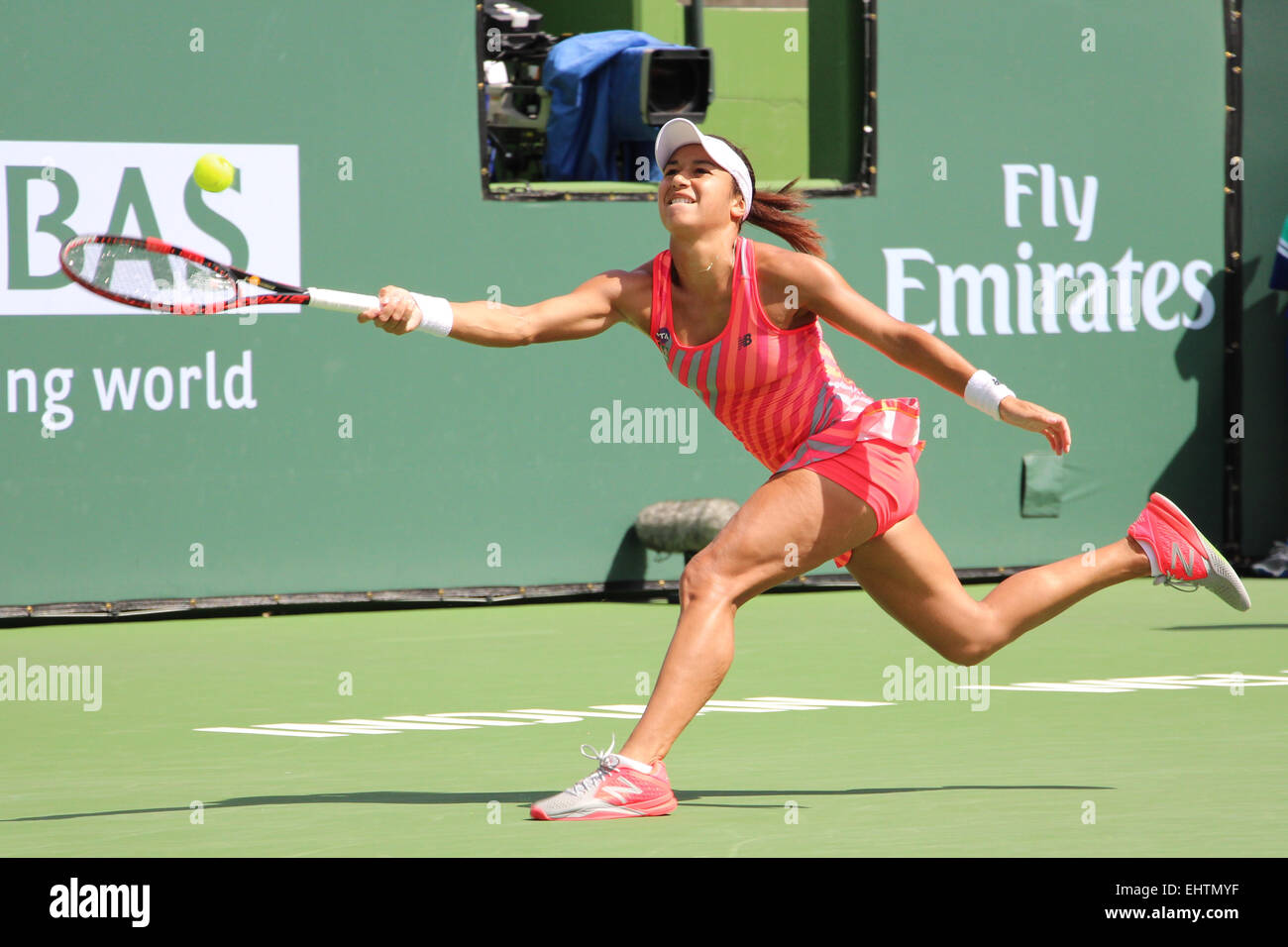 Indian Wells, Kalifornien 17. März 2015 britischer Tennisspieler Heather Watson vs. Carla Suarez Navarro (Spanien) in der 4. Runde der Frauen Singles bei der BNP Paribas Open. Suarez Navarro gewinnt 7-6, 3-6, 6-1. Foto: Heather Watson. Bildnachweis: Lisa Werner/Alamy Live-Nachrichten Stockfoto