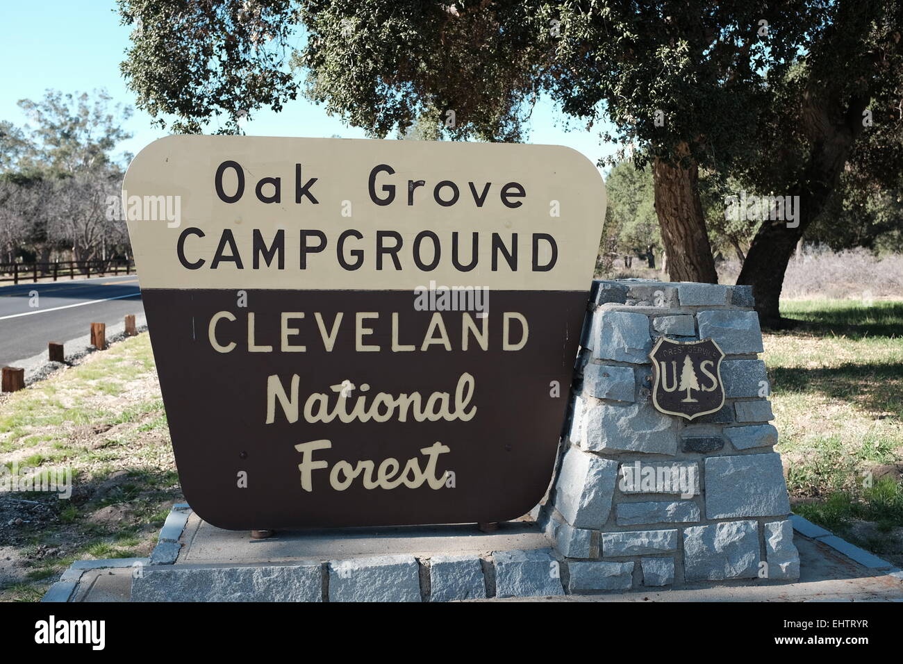 USFS Eingang Zeichen für Oak Grove Zeltplatz, California Stockfoto