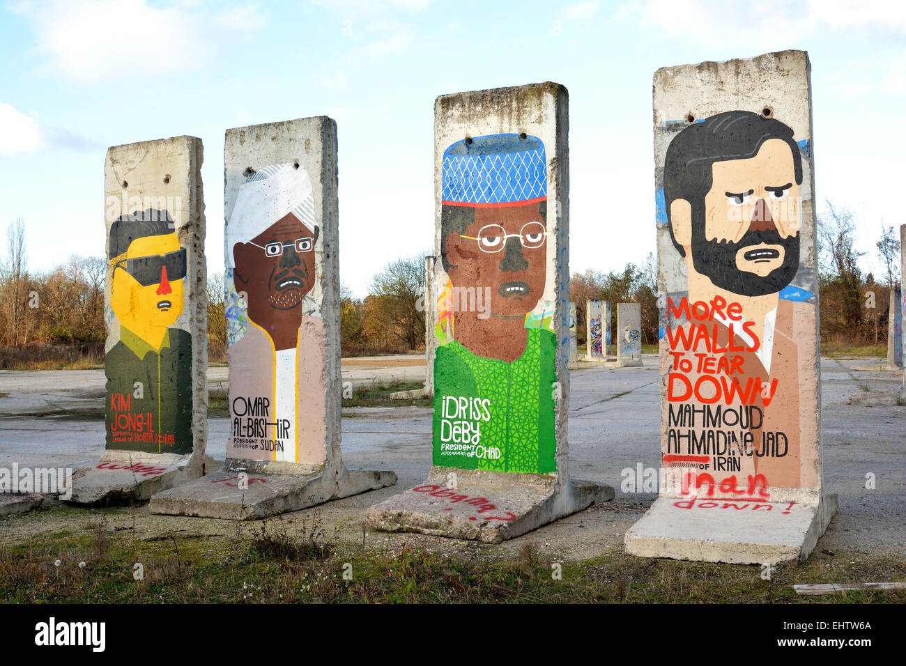 Mauerteil Mit der Darstellung von Diktatoren Stockfoto