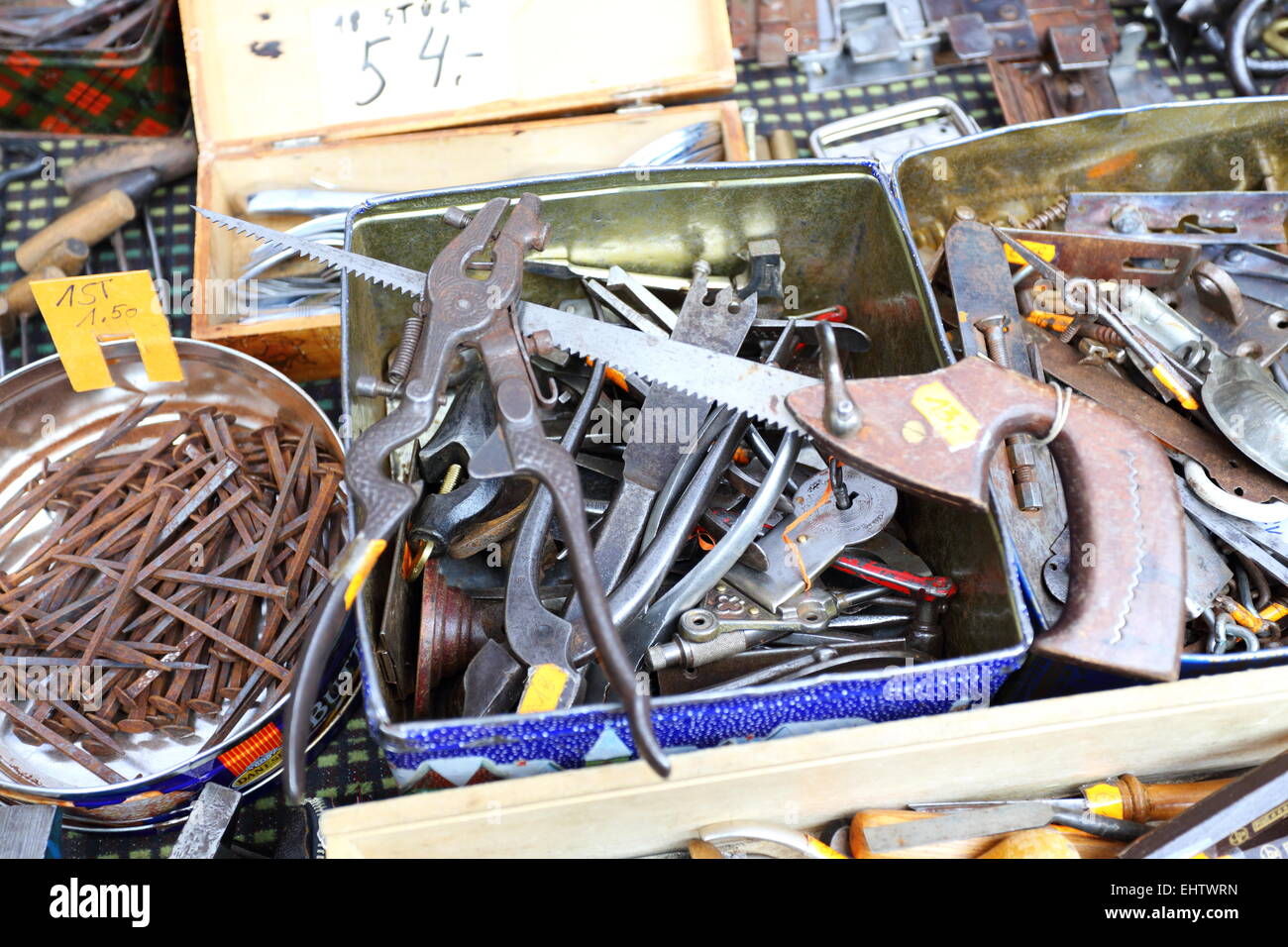 Alte Werkzeuge. Flohmarkt am Naschmarkt. Stockfoto