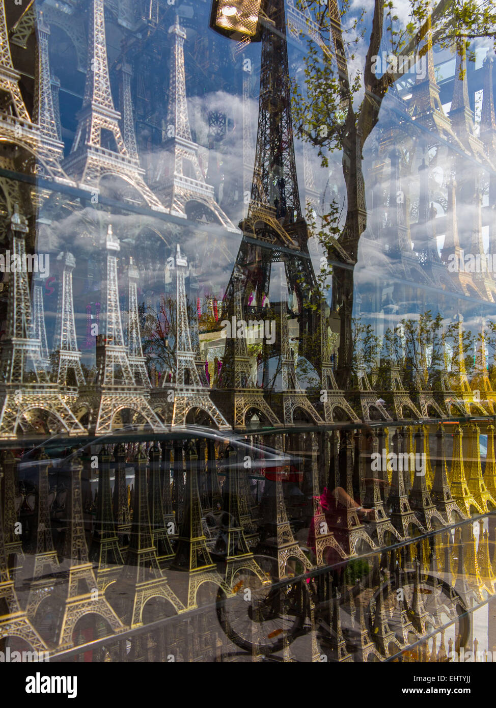 MINIATUR EIFFELTÜRMEN, PARIS (75), ILE-DE-FRANCE, FRANKREICH Stockfoto