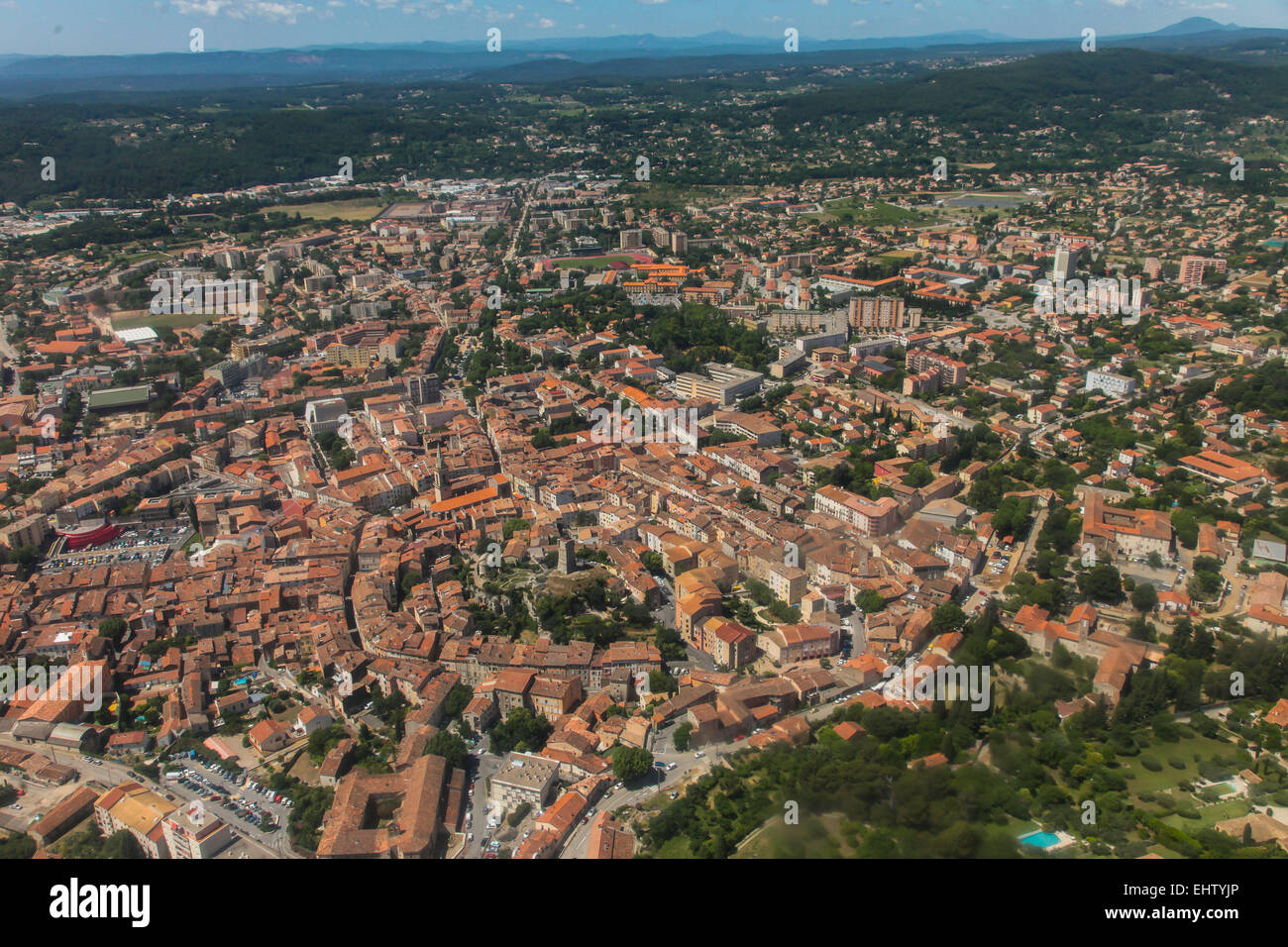 LUFTAUFNAHME VON DRAGUIGNAN, VAR (83), PACA, FRANKREICH Stockfoto