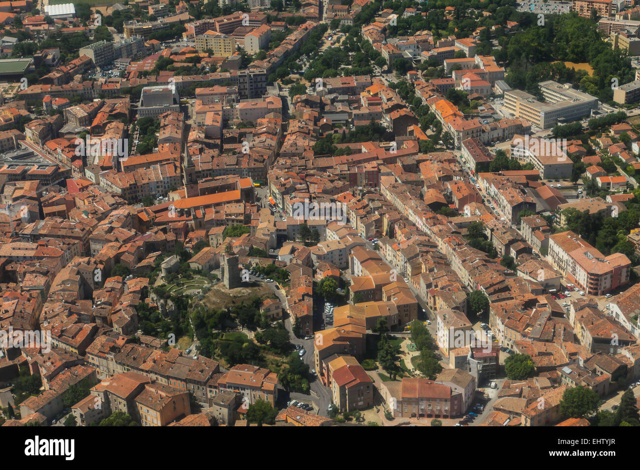 LUFTAUFNAHME VON DRAGUIGNAN, VAR (83), PACA, FRANKREICH Stockfoto