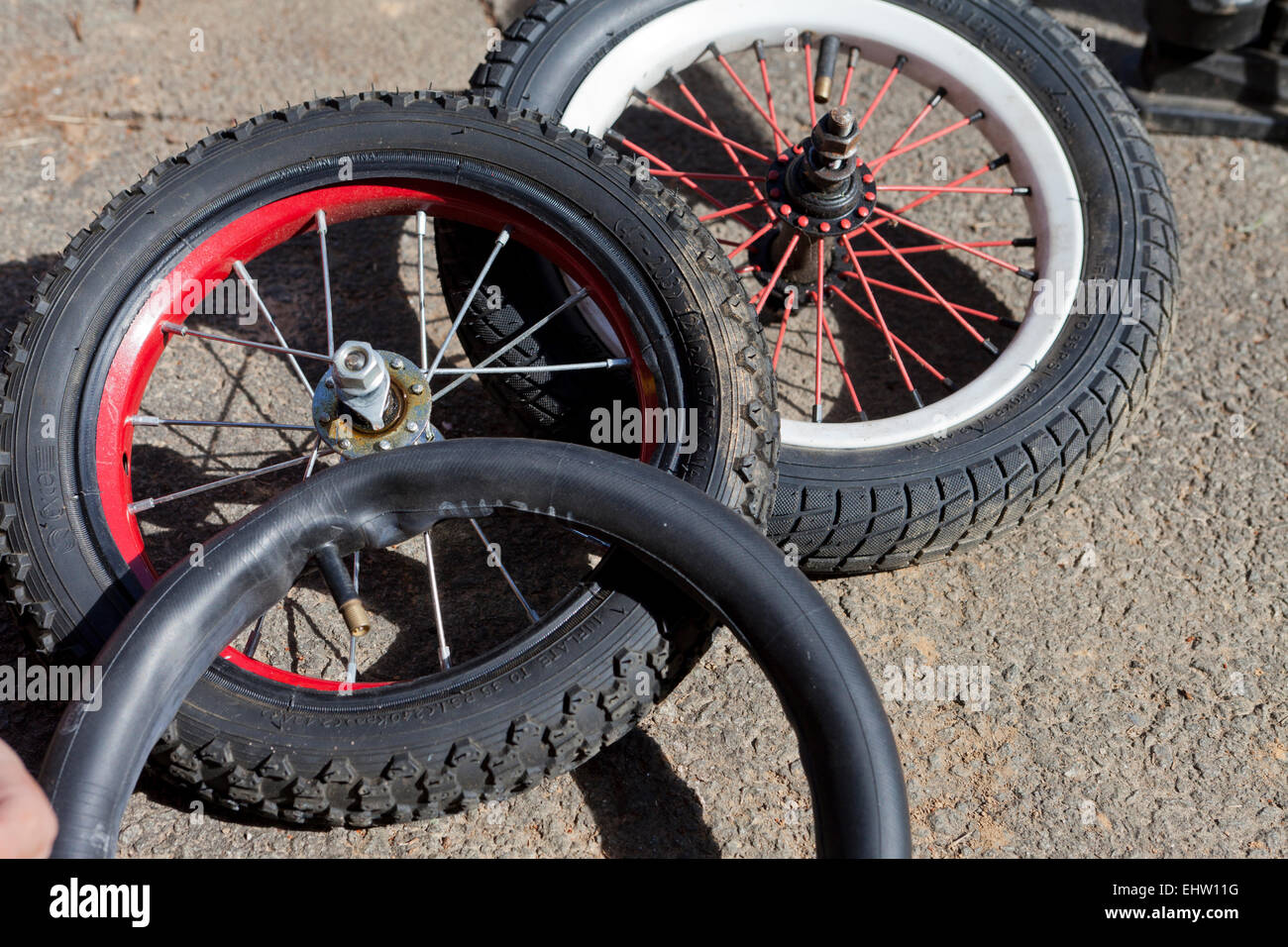 Des Kindes Fahrrad Räder entfernt zur Reparatur - USA Stockfoto
