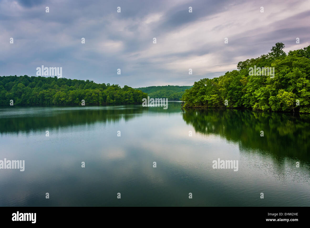 Gewitterwolken über Prettyboy Reservoir in Baltimore County, Maryland. Stockfoto