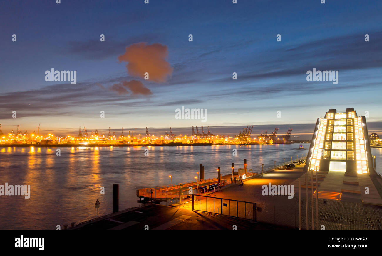 Hafen und Dockland-Gebäude Stockfoto