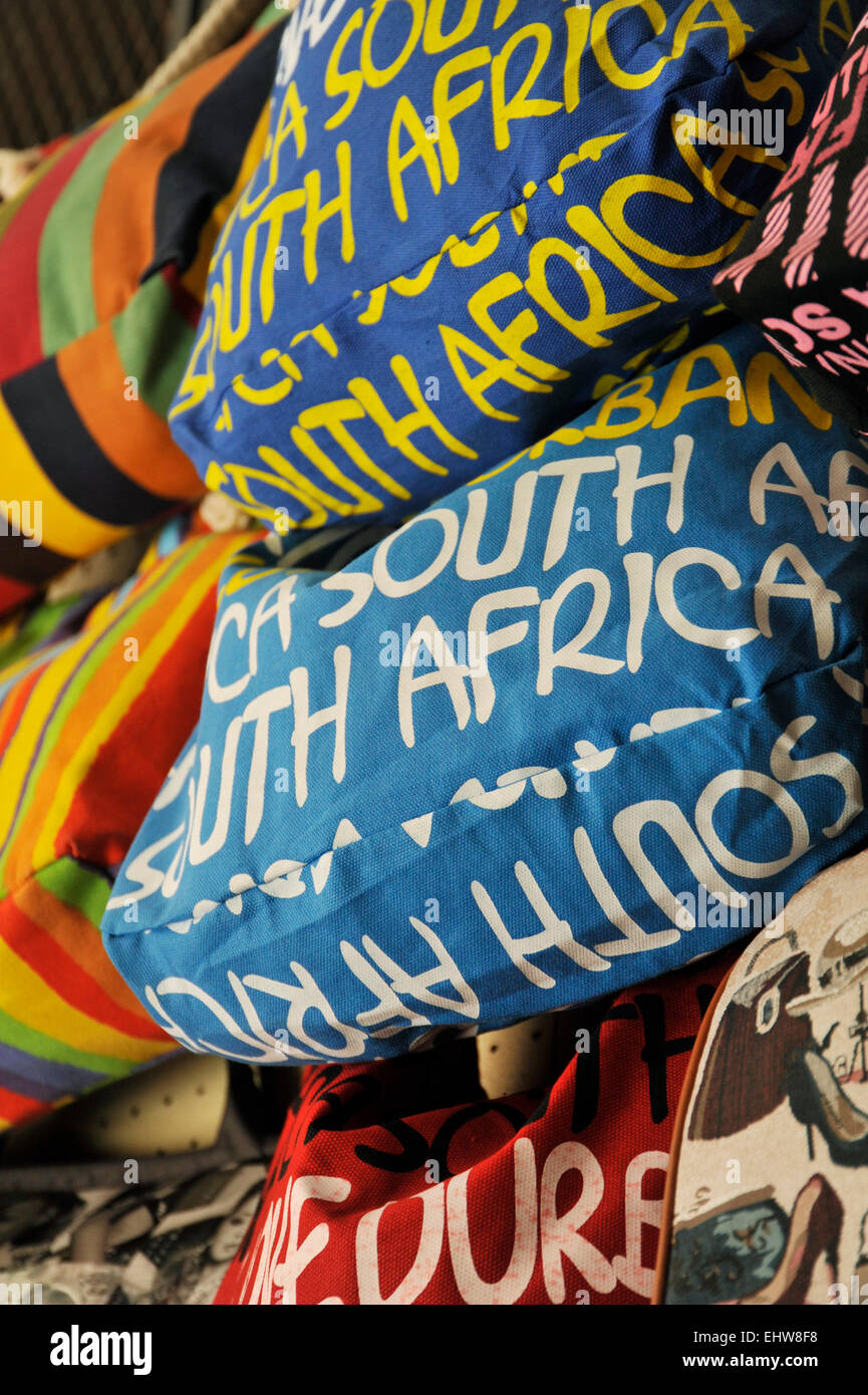 Durban, KwaZulu-Natal, Südafrika, Nahaufnahme, Anzeige von Handtaschen, gedruckte Worte, Shopping, touristischen Markt, Objekt Stockfoto