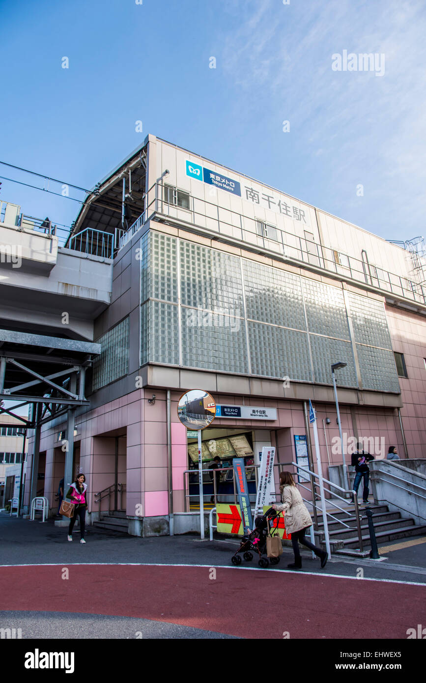 Tokyo Metro Minamisenju Bahnhof, Arakawa-Ku, Tokyo, Japan Stockfoto