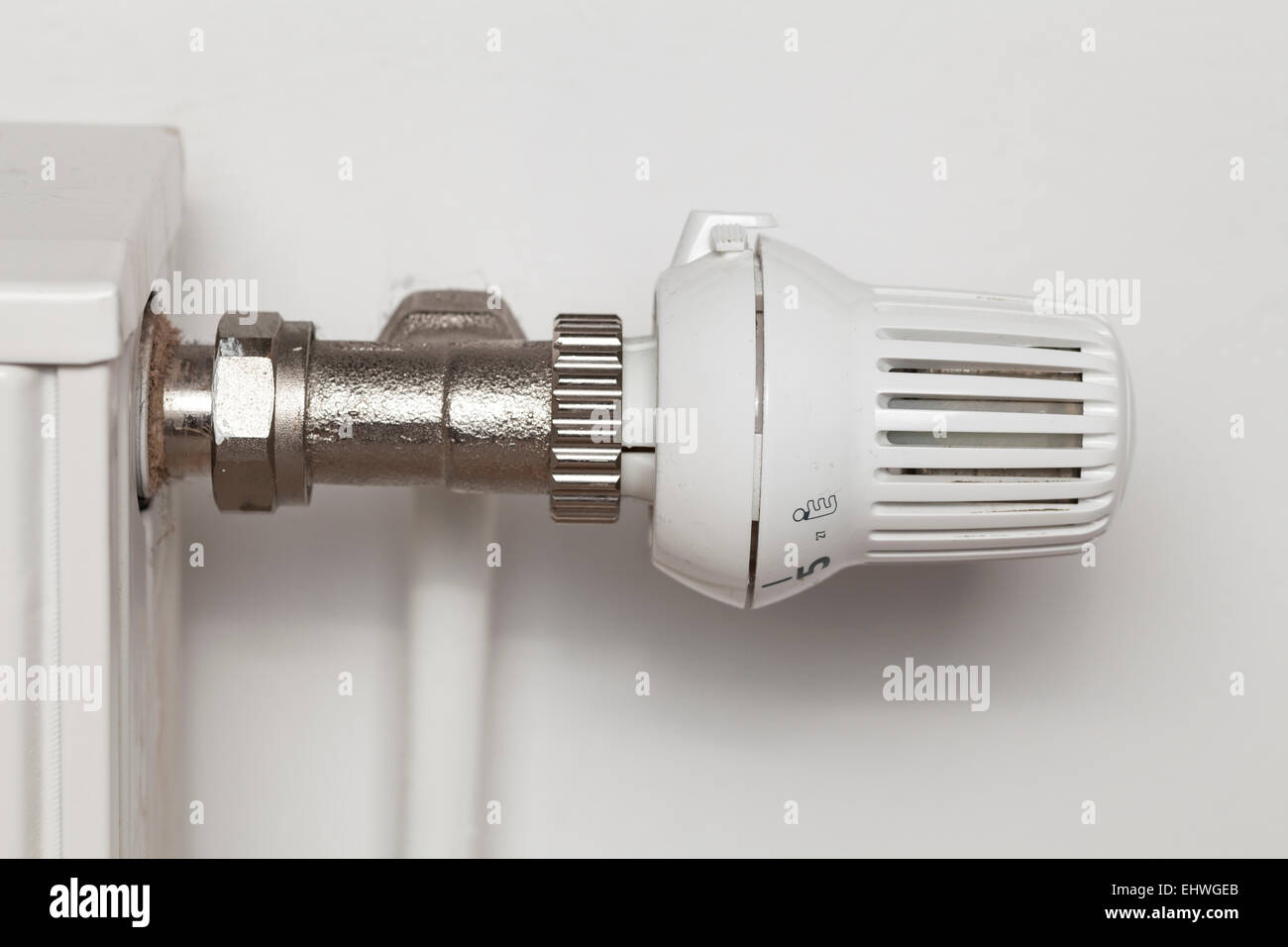 Heizungssteuerung einstellen auf Low (0) Stockfoto