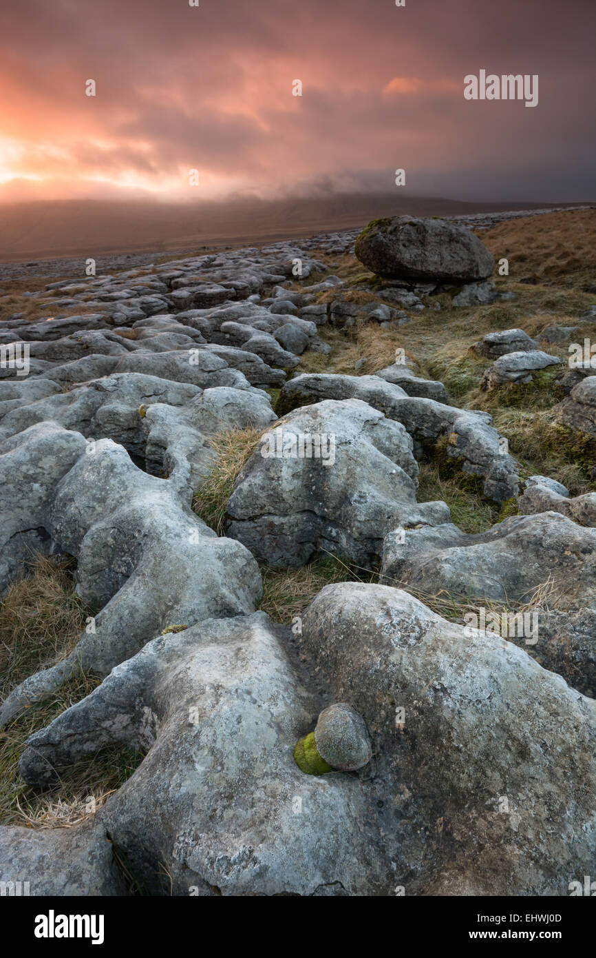 Kalkstein und Boulder bei Sonnenaufgang Stockfoto
