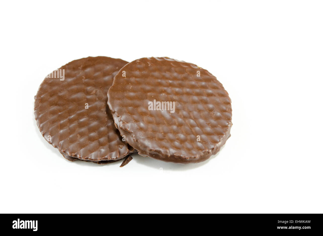 Zwei Schokoladenkekse isoliert auf weiss Stockfoto