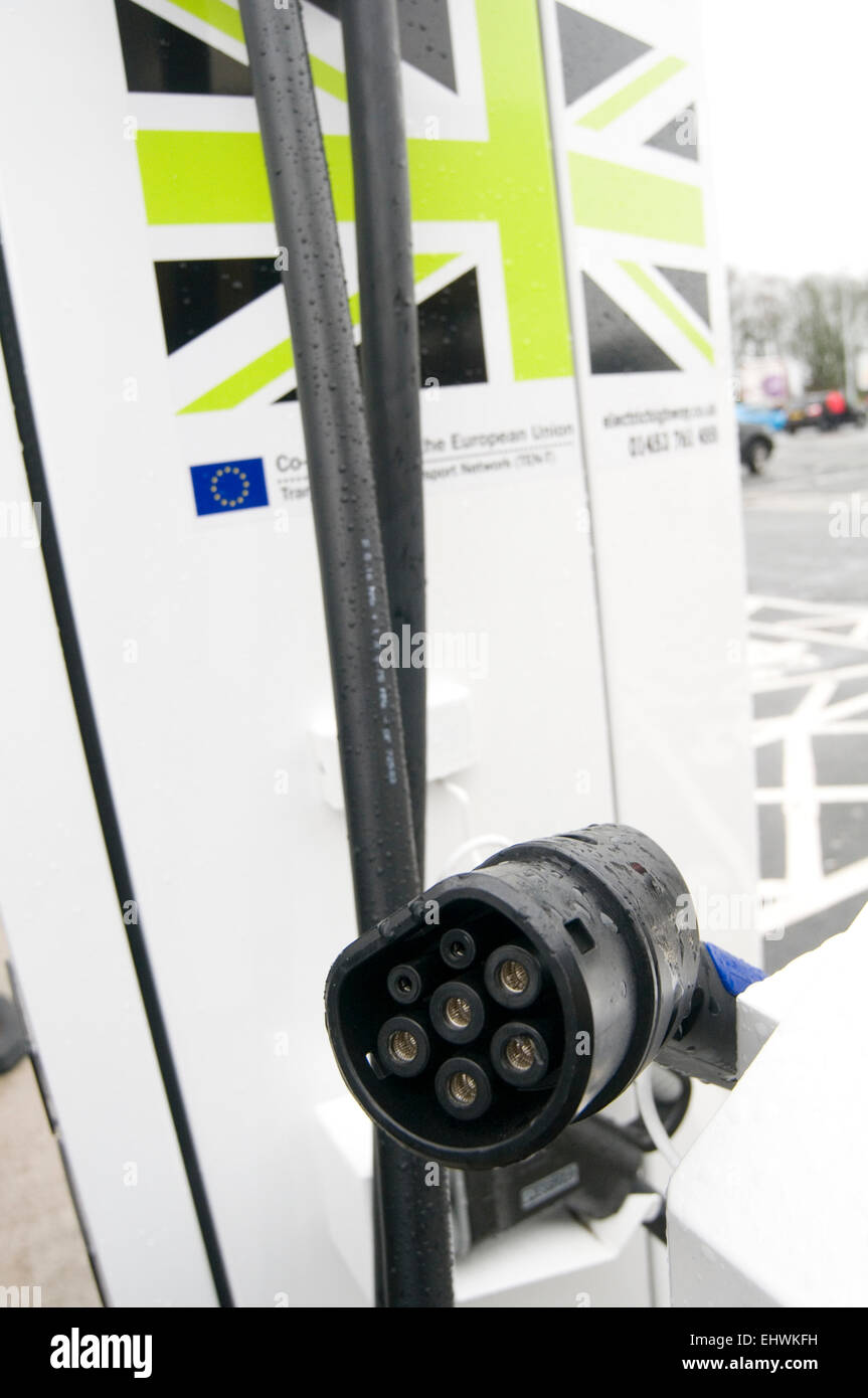 Renault Zoe, (standard) BMW i3, BMW i8, Tesla, BYD-schnell-Ladegerät Stockfoto