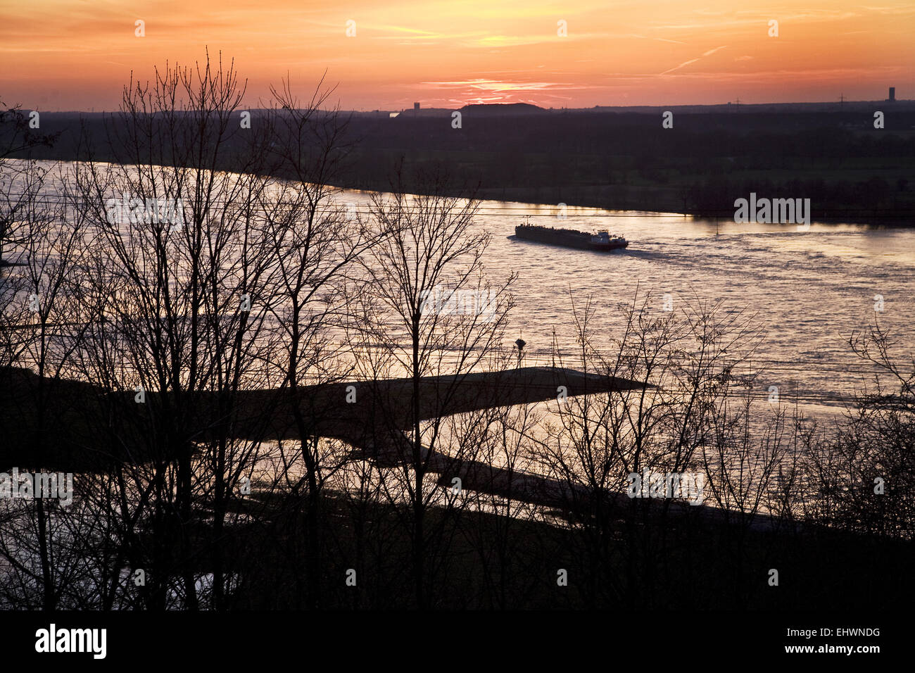 Sonnenuntergang, Rhein, Duisburg, Deutschland. Stockfoto