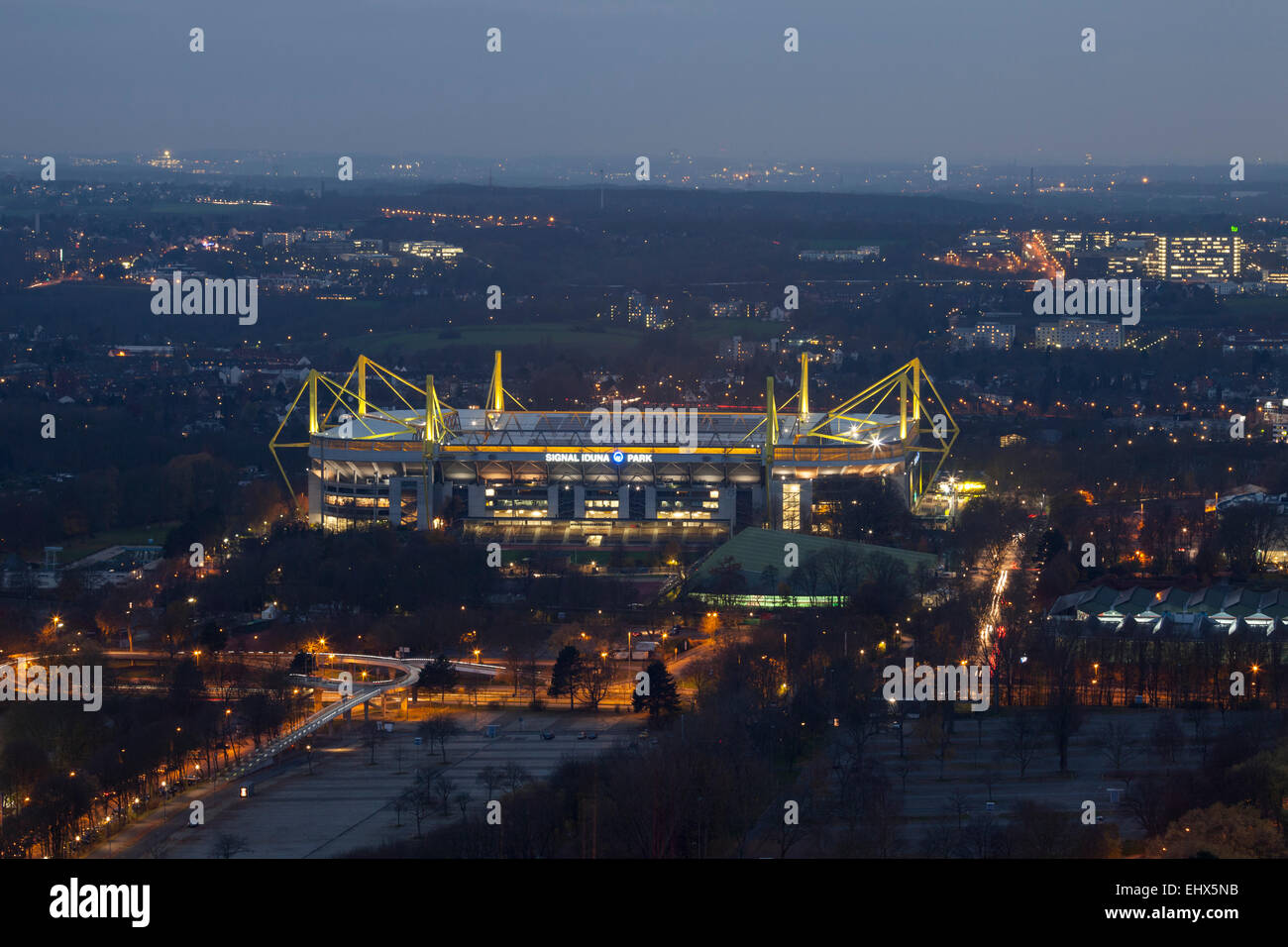 Deutschland, Dortmund, Blick vom Fernsehturm auf das Stadion Signal Iduna Park Stockfoto