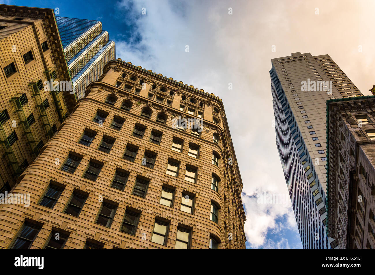 Blickte zu modernen Gebäuden und alte Architektur in Boston, Massachusetts. Stockfoto