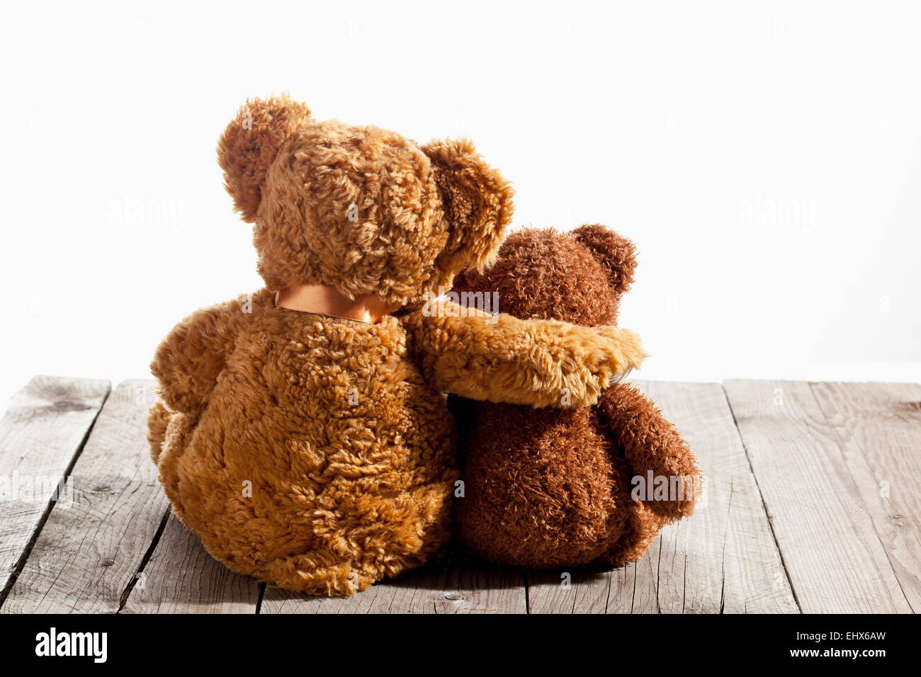 Teddybären kuscheln -Fotos und -Bildmaterial in hoher Auflösung – Alamy