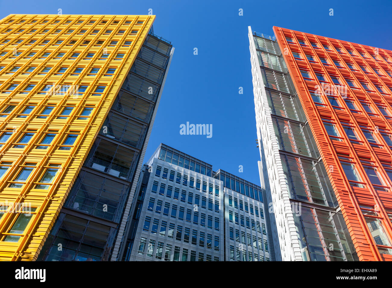 Central Saint Giles ist eine Mischnutzung im Zentrum von London, von Renzo Piano entworfen. Stockfoto