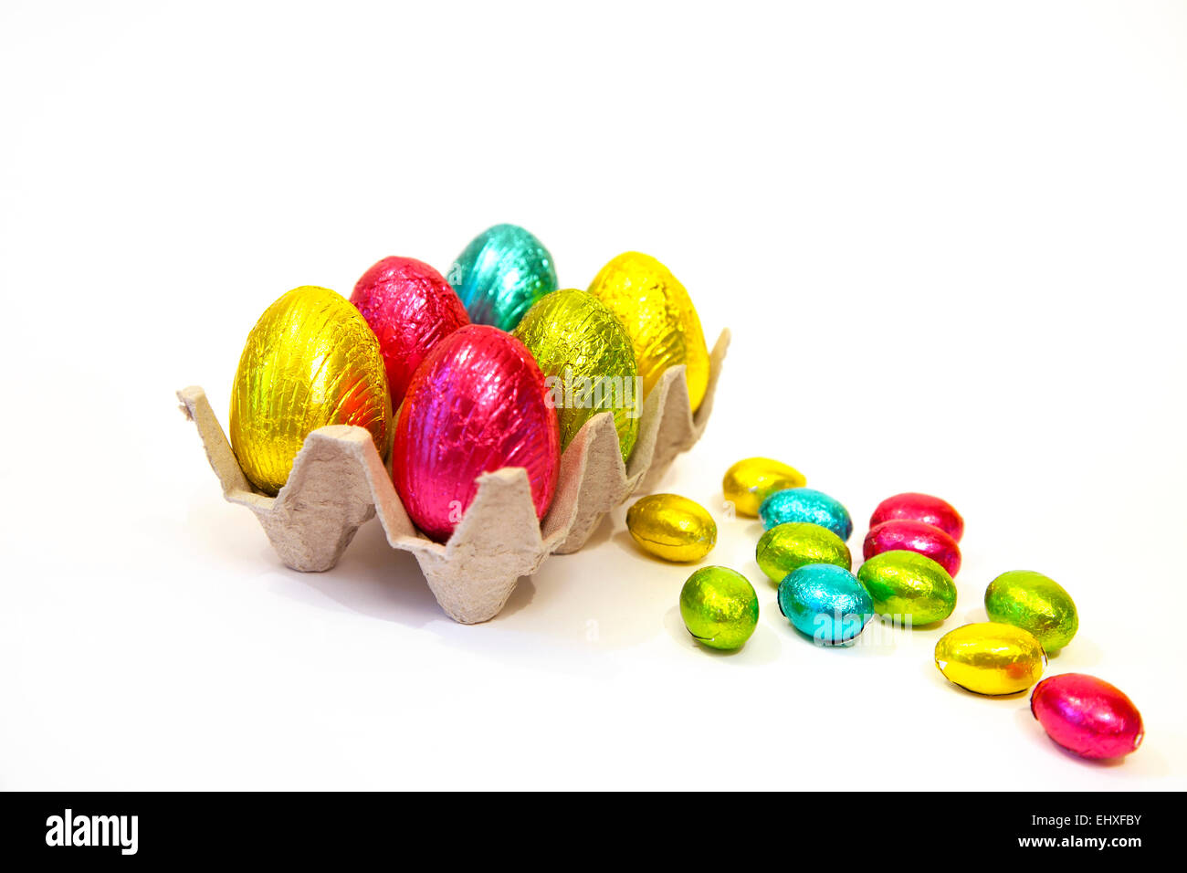 Feste, religiöse, Ostern, Multi farbige Choclate Eiern im Karton. Stockfoto