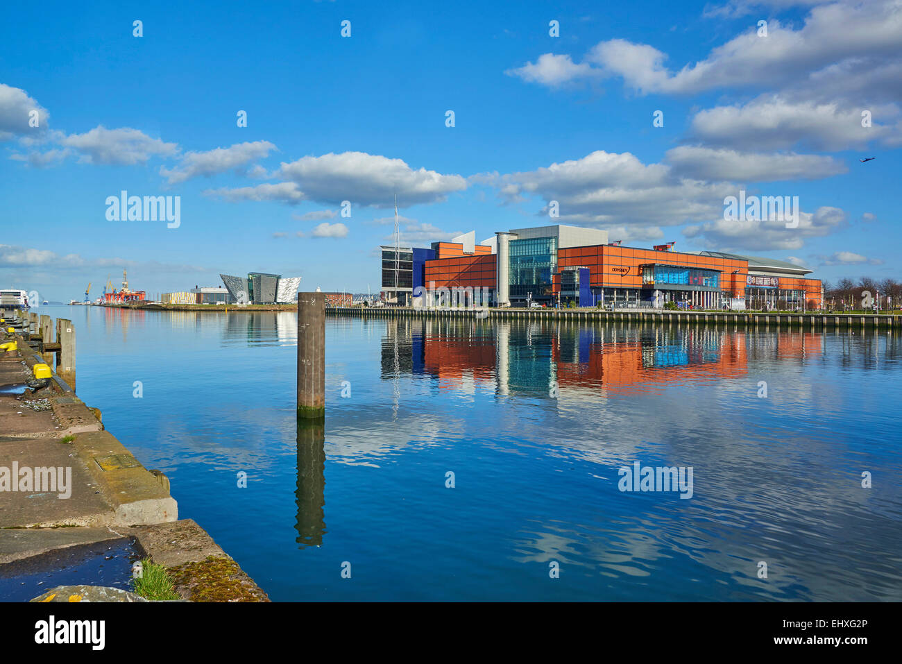 Odyssey Arena und Titanic Viertel, auf der Uferpromenade, Belfast, Nordirland Stockfoto