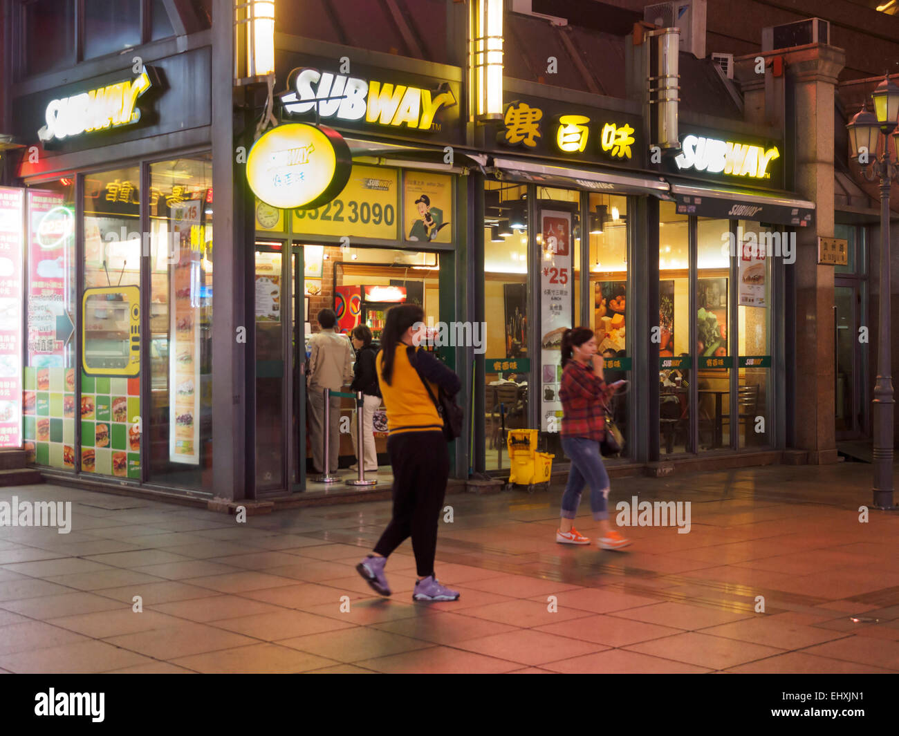Außenansicht des ein Subway Restaurant in Shanghai, China Stockfoto