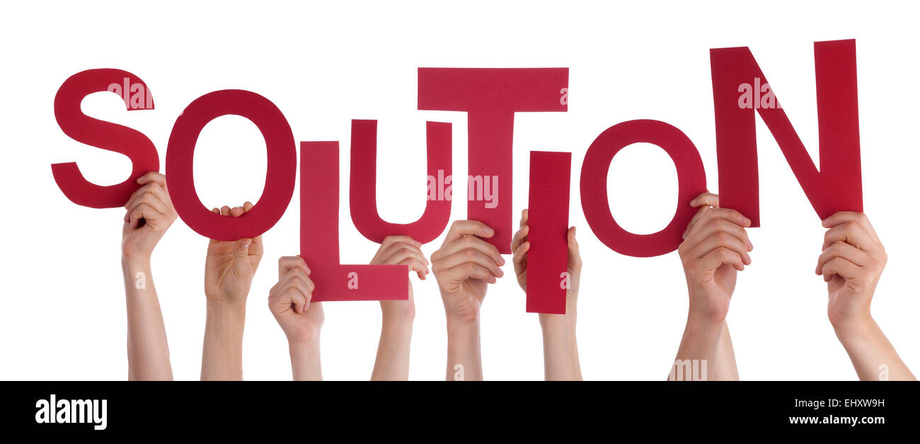 Viele kaukasische Menschen und Händen mit roten Buchstaben oder Zeichen Gebäude die isolierten englische Wort Lösung auf weißen Zeitmessung Stockfoto