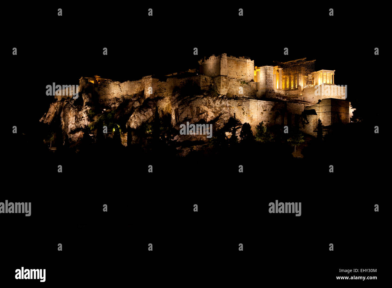 Die Akropolis von Athen in der Nacht in Griechenland. Stockfoto