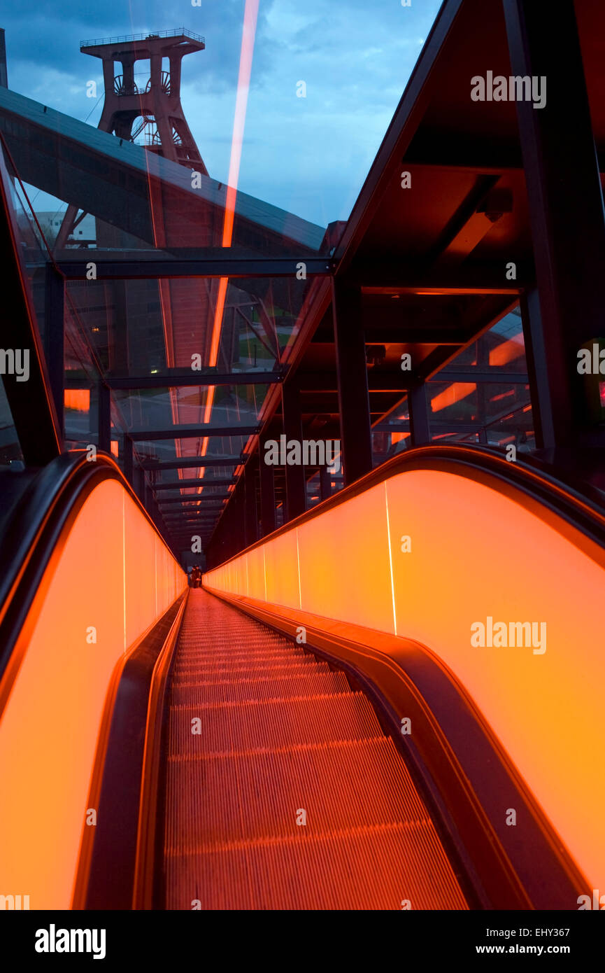 Besucherbereich Treppen von der Ruhr Museum Zeche Welterbe Zollverein in Essen, Nordrhein-Westfalen, Deutschland, Europa Stockfoto