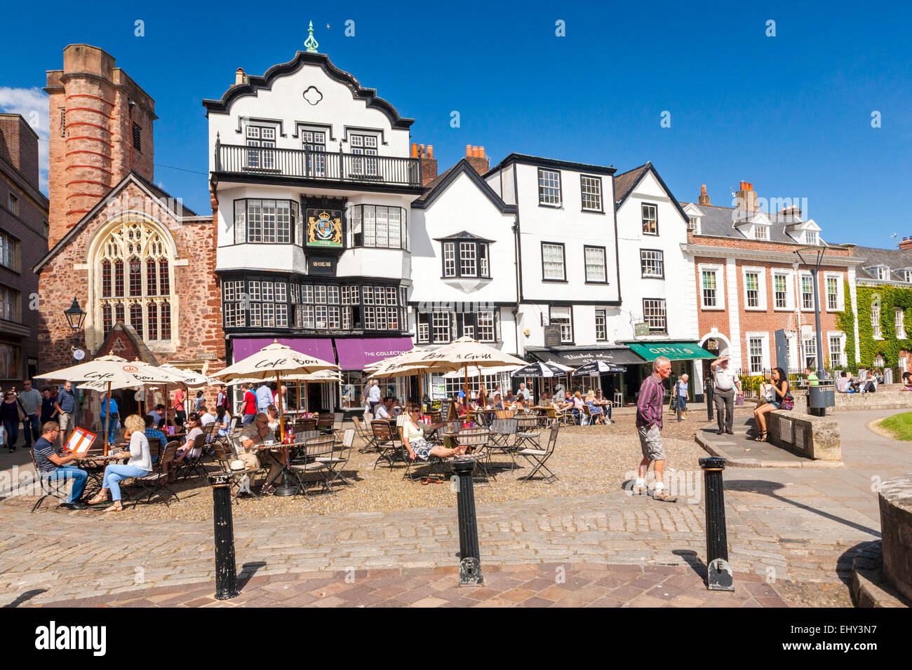 St. Martin Kirche und Mols Kaffeehaus, Kathedrale in der Nähe, Exeter, Devon, England. Stockfoto