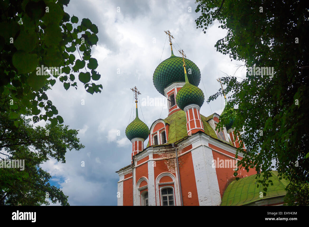 Grünen Kuppeln der Alexandr Nevsky-Kirche in Pereslawl-Salesskij, Russland Stockfoto