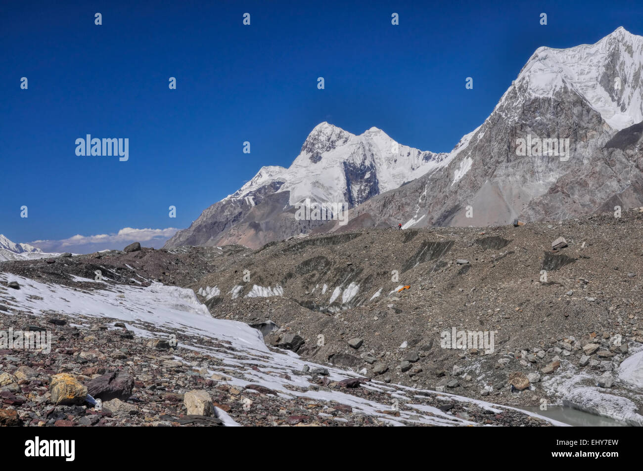 Malerische Aussicht des Engilchek-Gletschers im Tian Shan-Gebirge in Kirgisistan Stockfoto