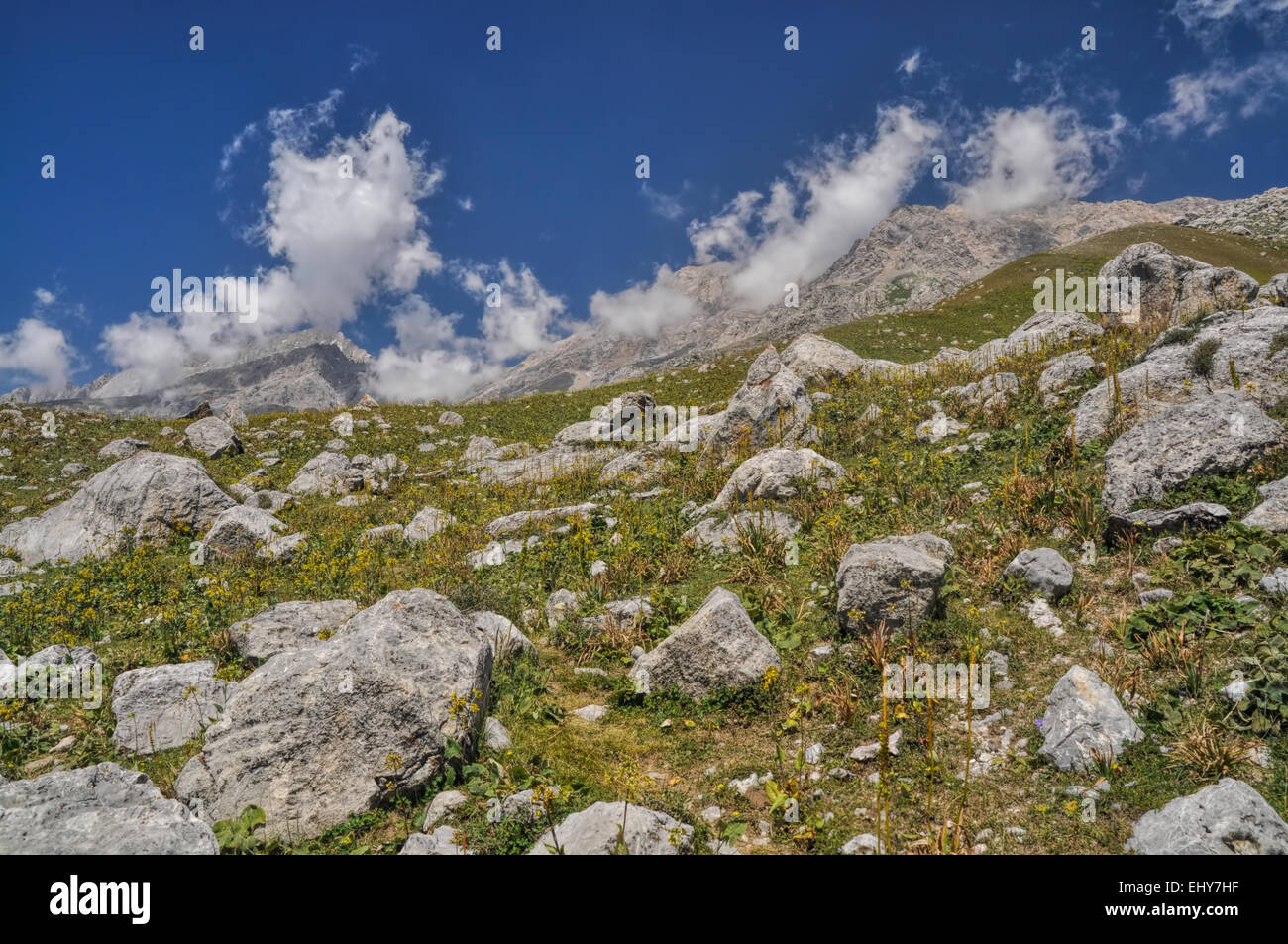 Malerische Gebirge in Kirgisistan Stockfoto