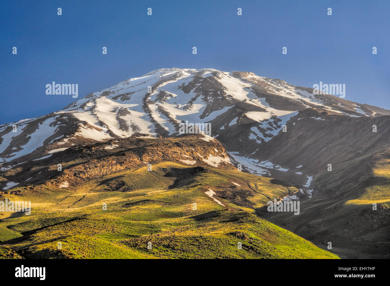 Majestätischen Vulkan Damavand, höchste Gipfel im Iran Stockfoto
