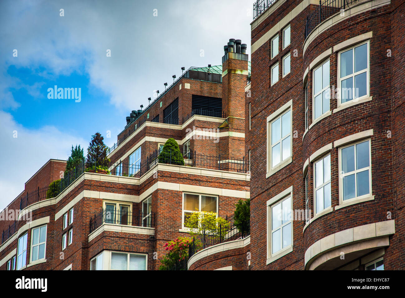 Die Spitze eines Mehrfamilienhauses in Boston, Massachusetts. Stockfoto