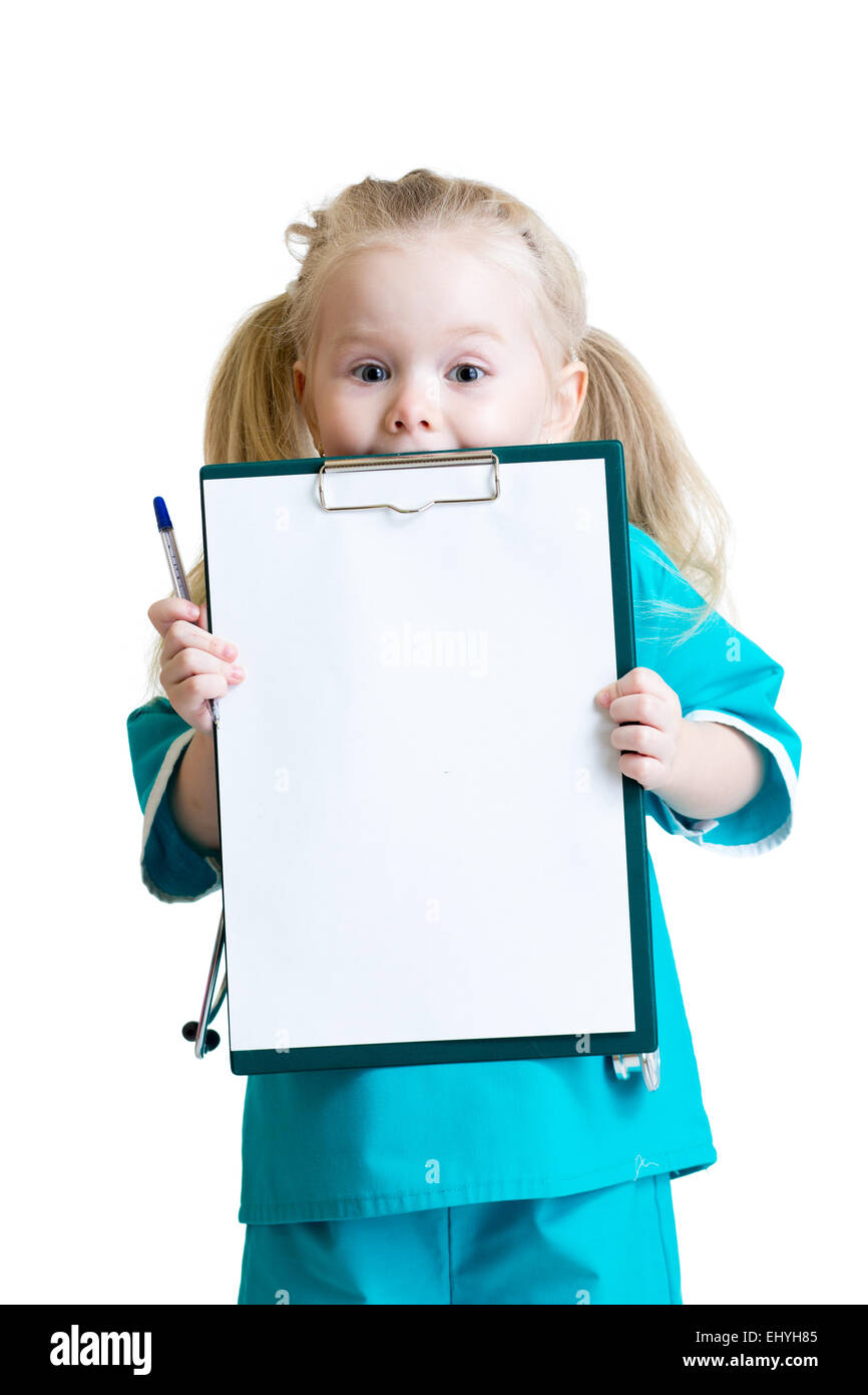 Glückliche kleine Mädchen in Arzt uniform mit medizinischen Geräten Stockfoto