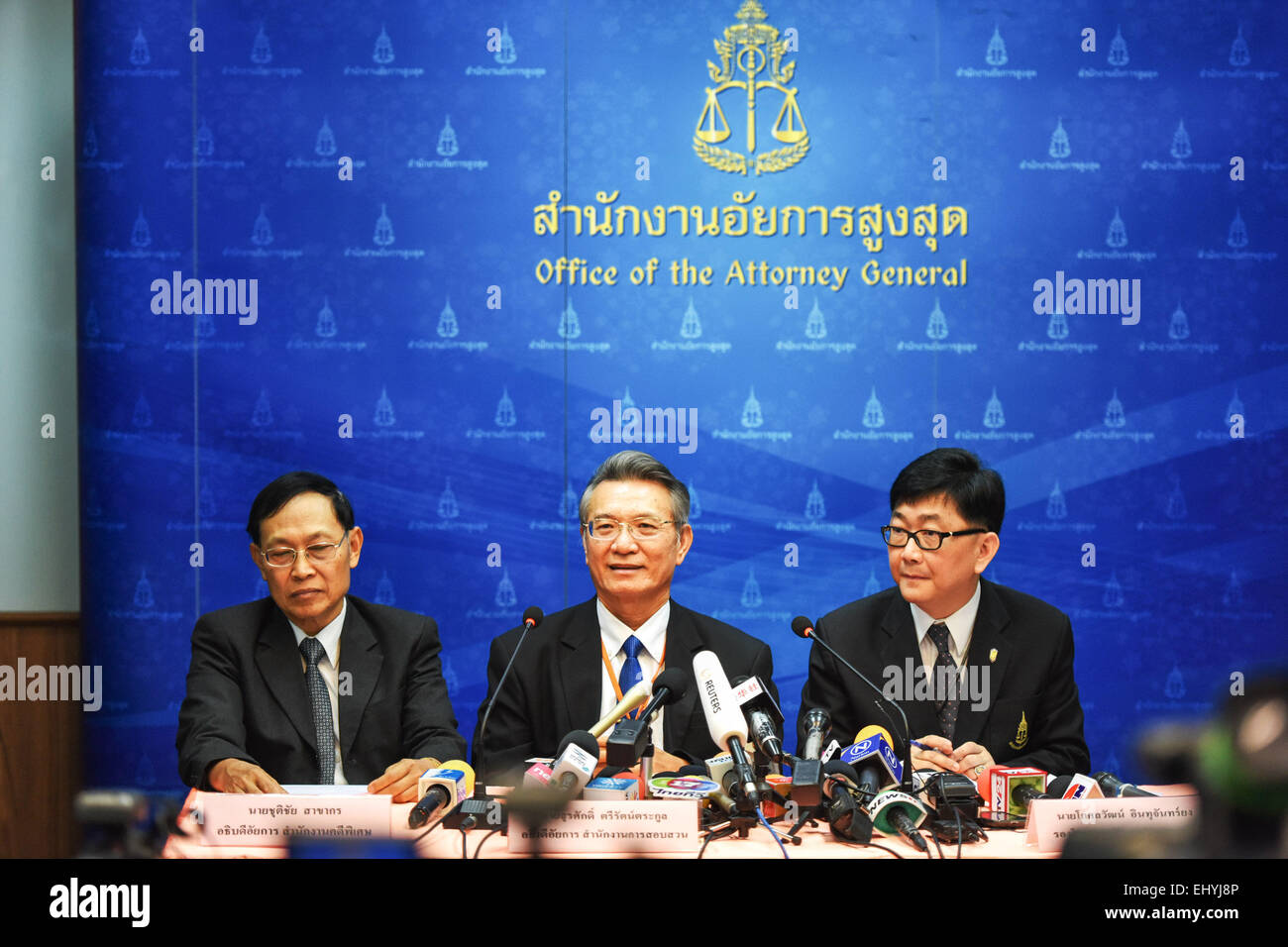 Bangkok, Thailand. 19. März 2015. Das Amt des Attorney General von Thailand hält eine Pressekonferenz über die Entscheidung des Obersten Gerichtshofs der Anklage gegen die ehemalige Premierministerin Yingluck Shinawatra in Bangkok, Thailand, 19. März 2015 akzeptieren. Die Thai Supreme Court Strafkammer für Inhaber von politischen Ämtern hat am Donnerstag ein Strafverfahren gegen ehemalige Premierministerin Yingluck Shinawatra für angebliche Straftat in einem umstrittenen Reis Verpfändung Schema zu akzeptieren. © Li Mangmang/Xinhua/Alamy Live-Nachrichten Stockfoto