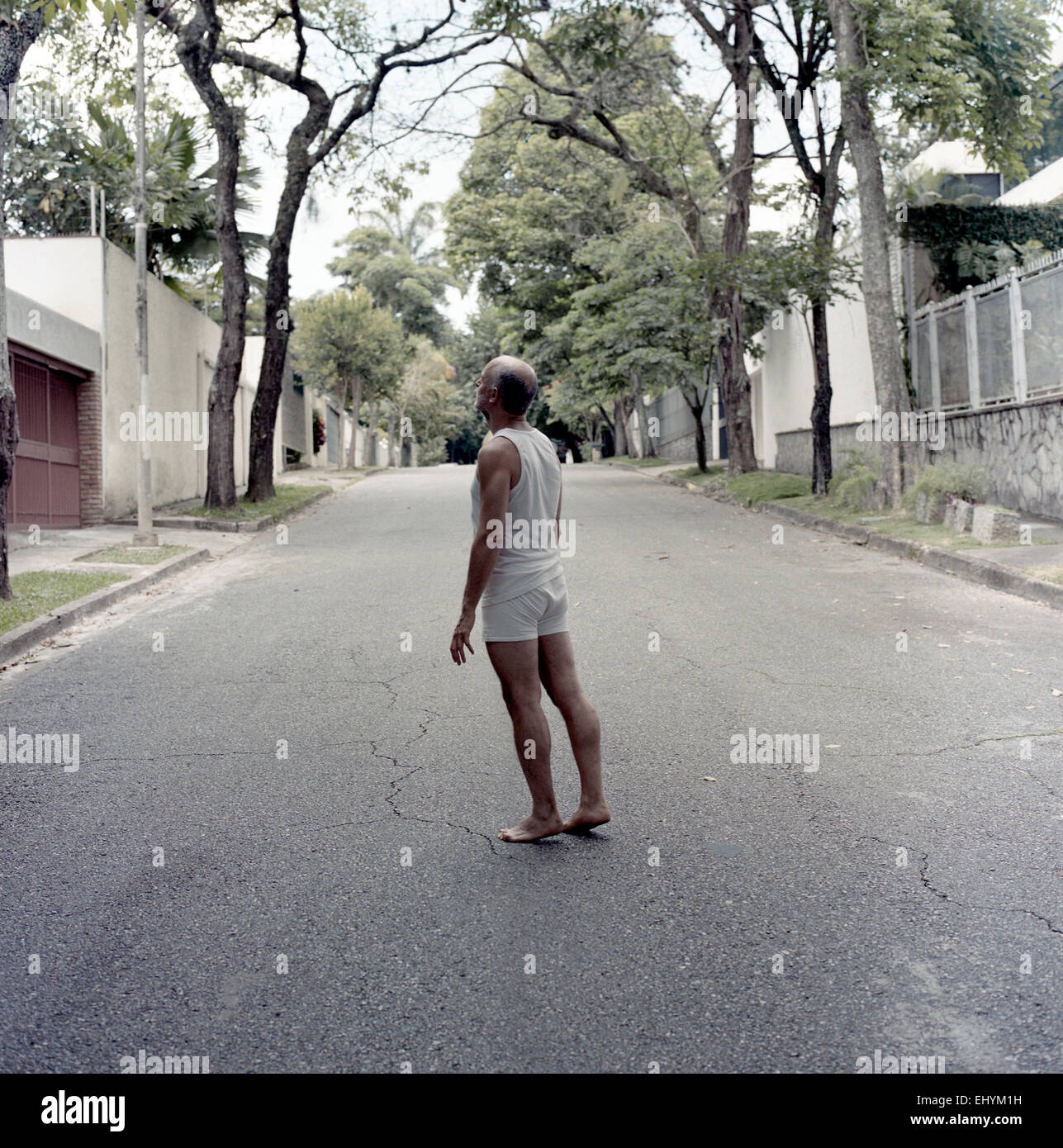 Reifer Mann steht auf der Straße, Caracas, Venezuela Stockfoto