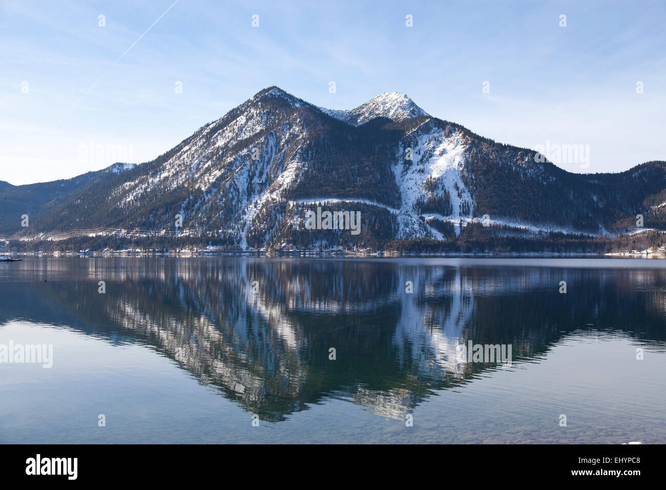 Walchensee oder Walchensee, Herzogstand Berg im Winter, Kochel bin siehe, Jachenau, Upper Bavaria, Bavaria, Germany Stockfoto