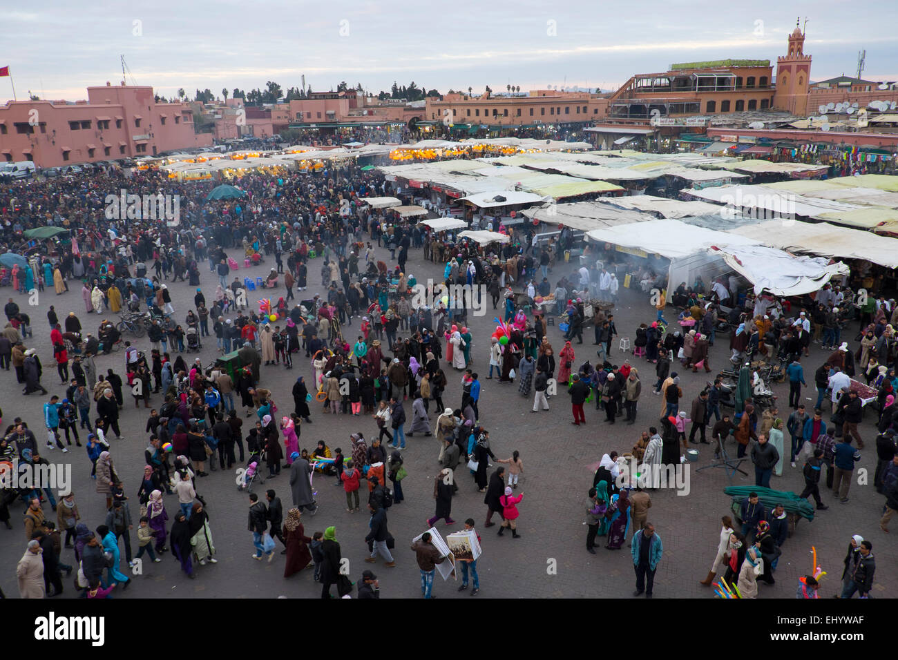 Essensstände, Djemaa el-Fna-Platz, Medina, Altstadt, Marrakesch, Marokko, Nordafrika Stockfoto