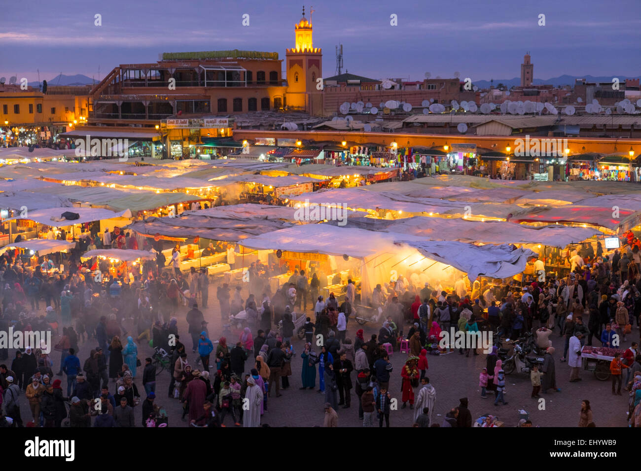 Essensstände, Djemaa el-Fna-Platz, Medina, Altstadt, Marrakesch, Marokko, Nordafrika Stockfoto