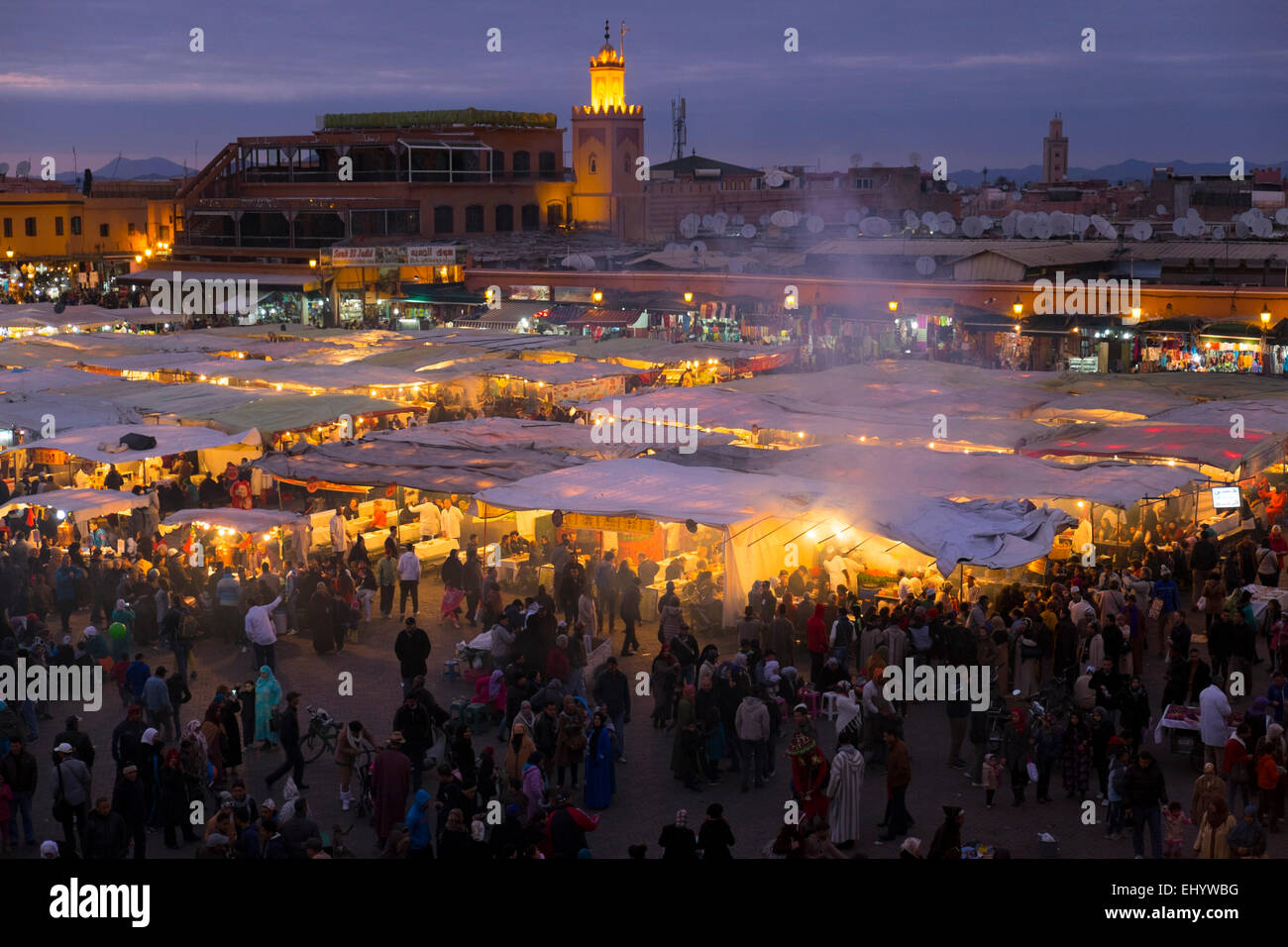 Essensstände, Djemaa el-Fna-Platz, Medina, Altstadt, Marrakesch, Marokko, Nordafrika Stockfoto