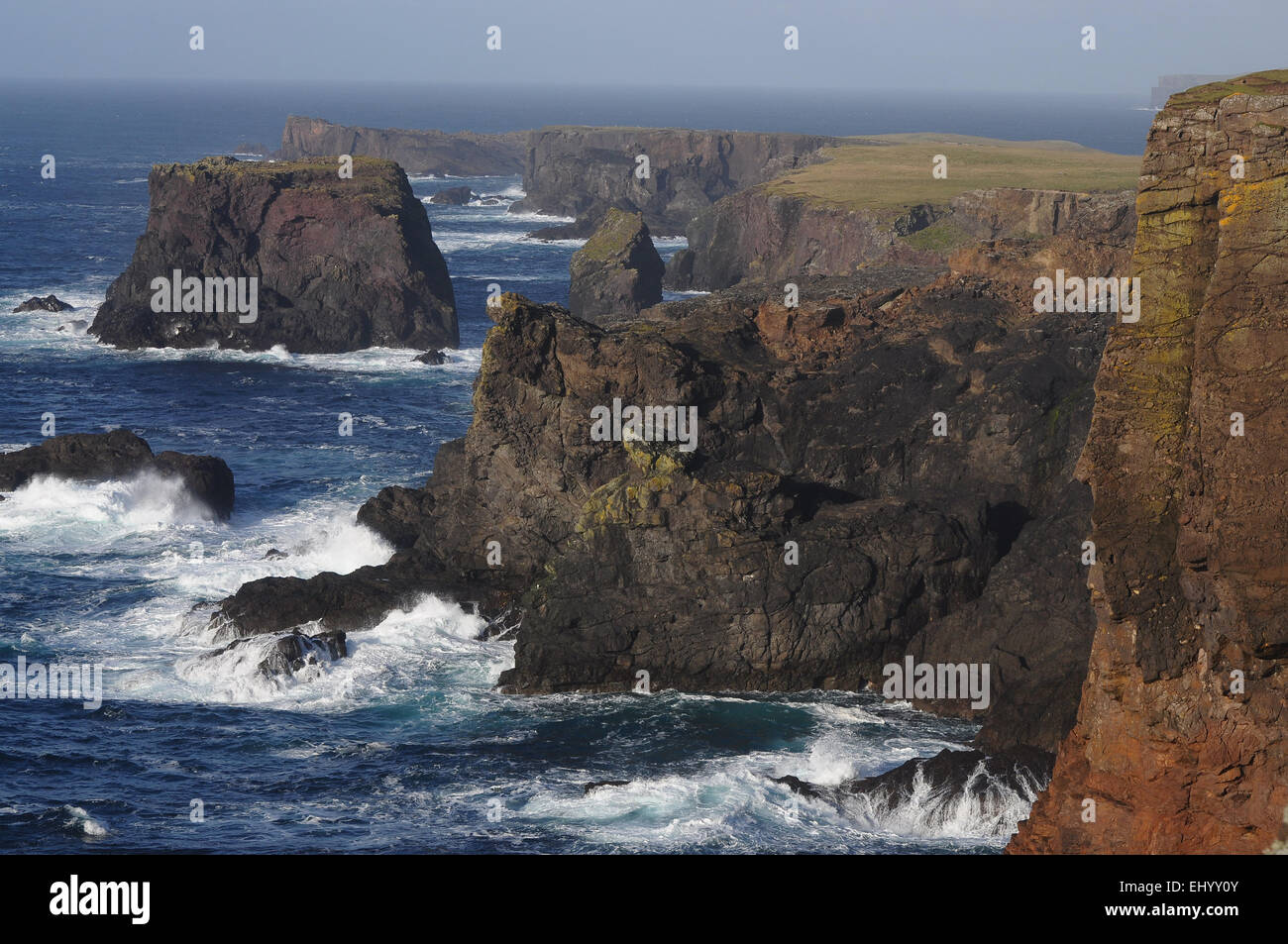 Schottland, Shetland-Inseln, Eshaness, Festland, Westküste, Atlantik, Felsen, Meer, Großbritannien, Europa, Stockfoto