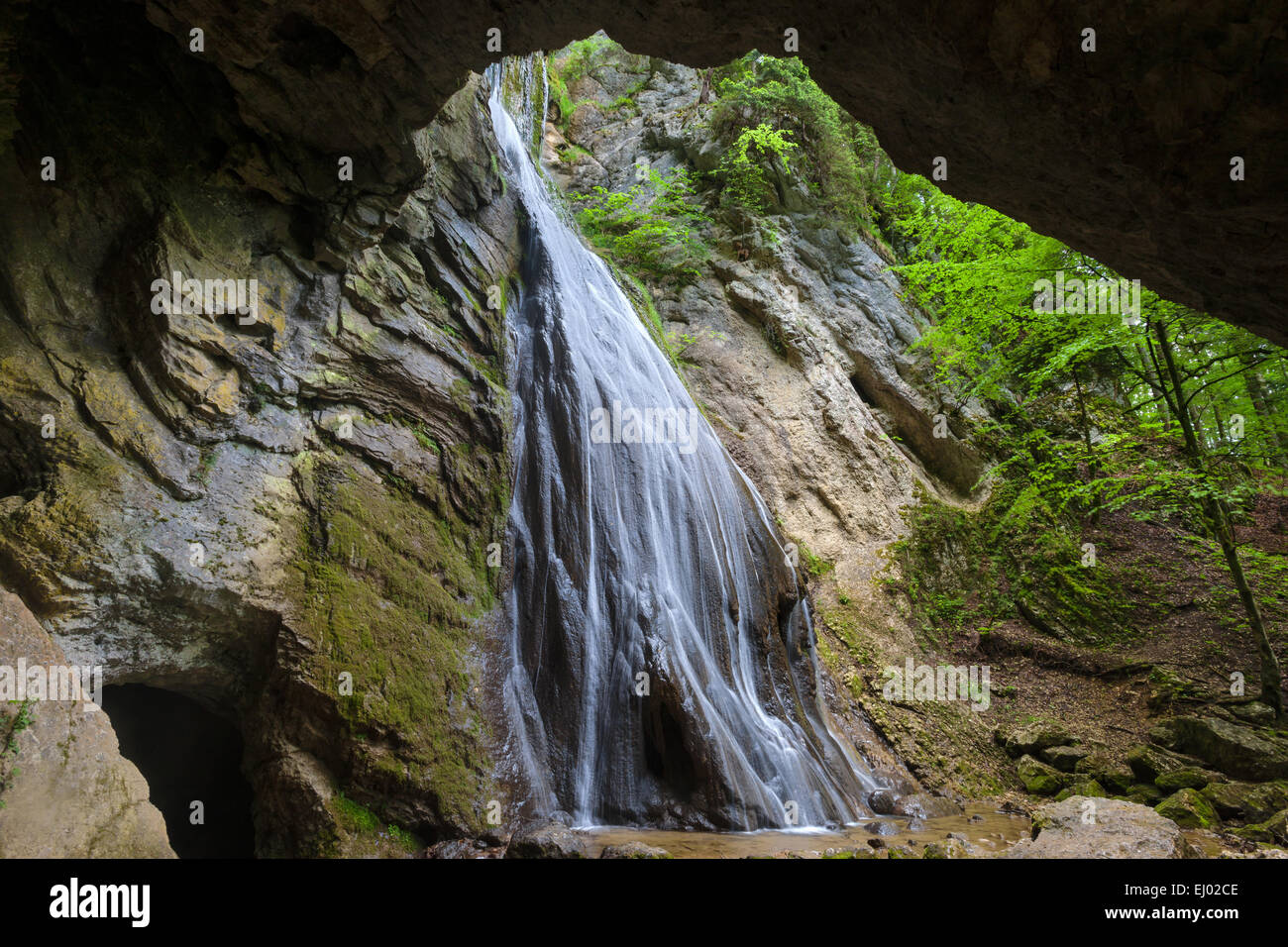 Cascade de Môtiers, Schweiz, Europa, Kanton Neuenburg, Neuchatel-Jura, Jura, Wasserfall, Höhle Stockfoto