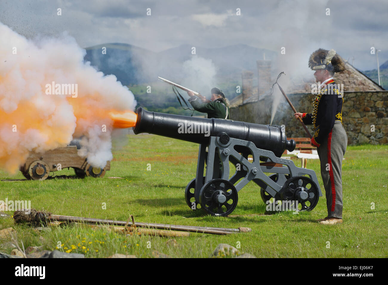 Kanone abfeuern, Anglesey Husaren, Fort Belan, Caernarfon, Gwynedd Stockfoto