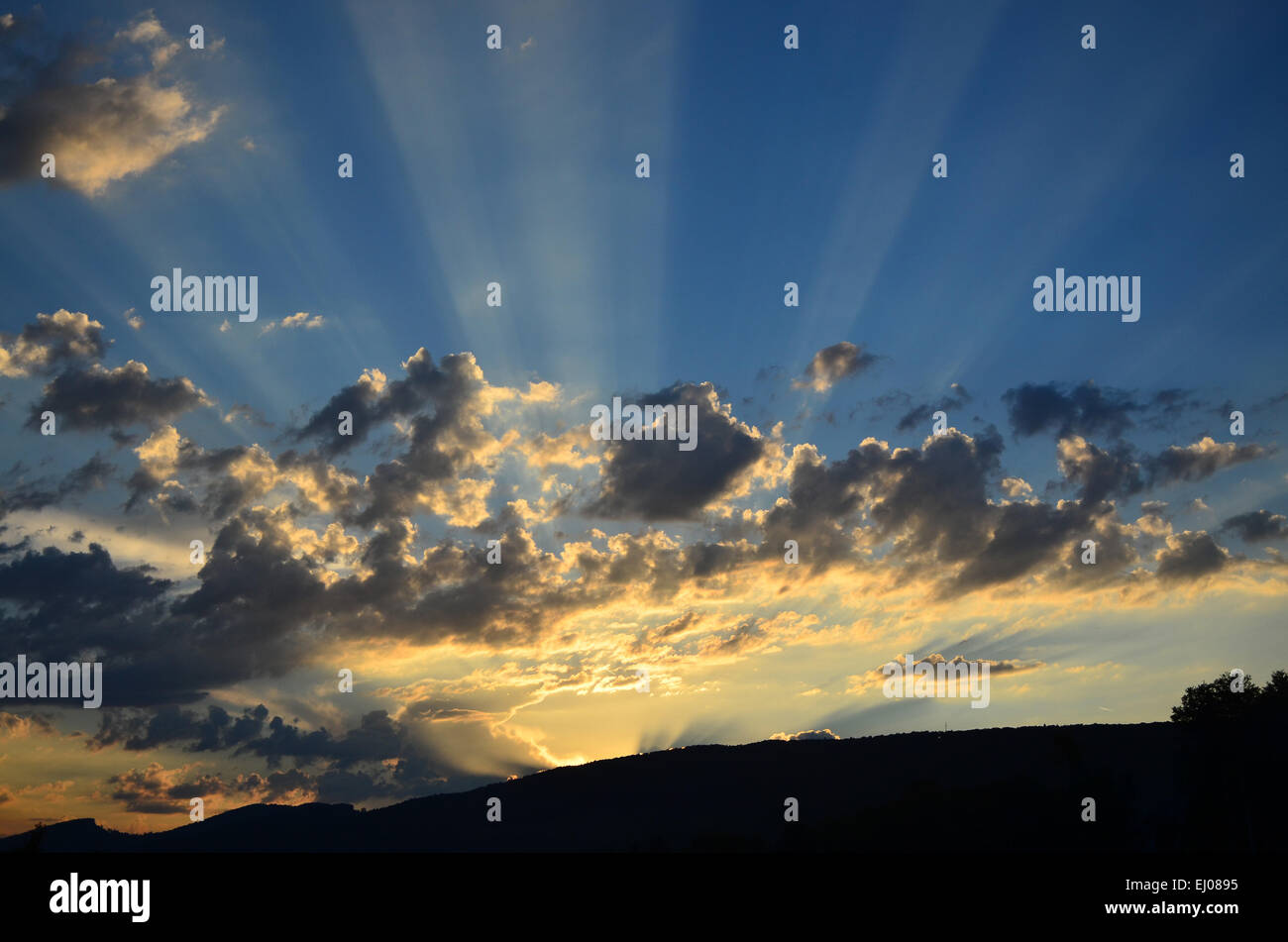 Schweiz, Europa, Baselland, Jura, Laufental, blau, Wolken, Sonnenuntergang, Sunray, Nenzlingen, Lichtstrahl Stockfoto