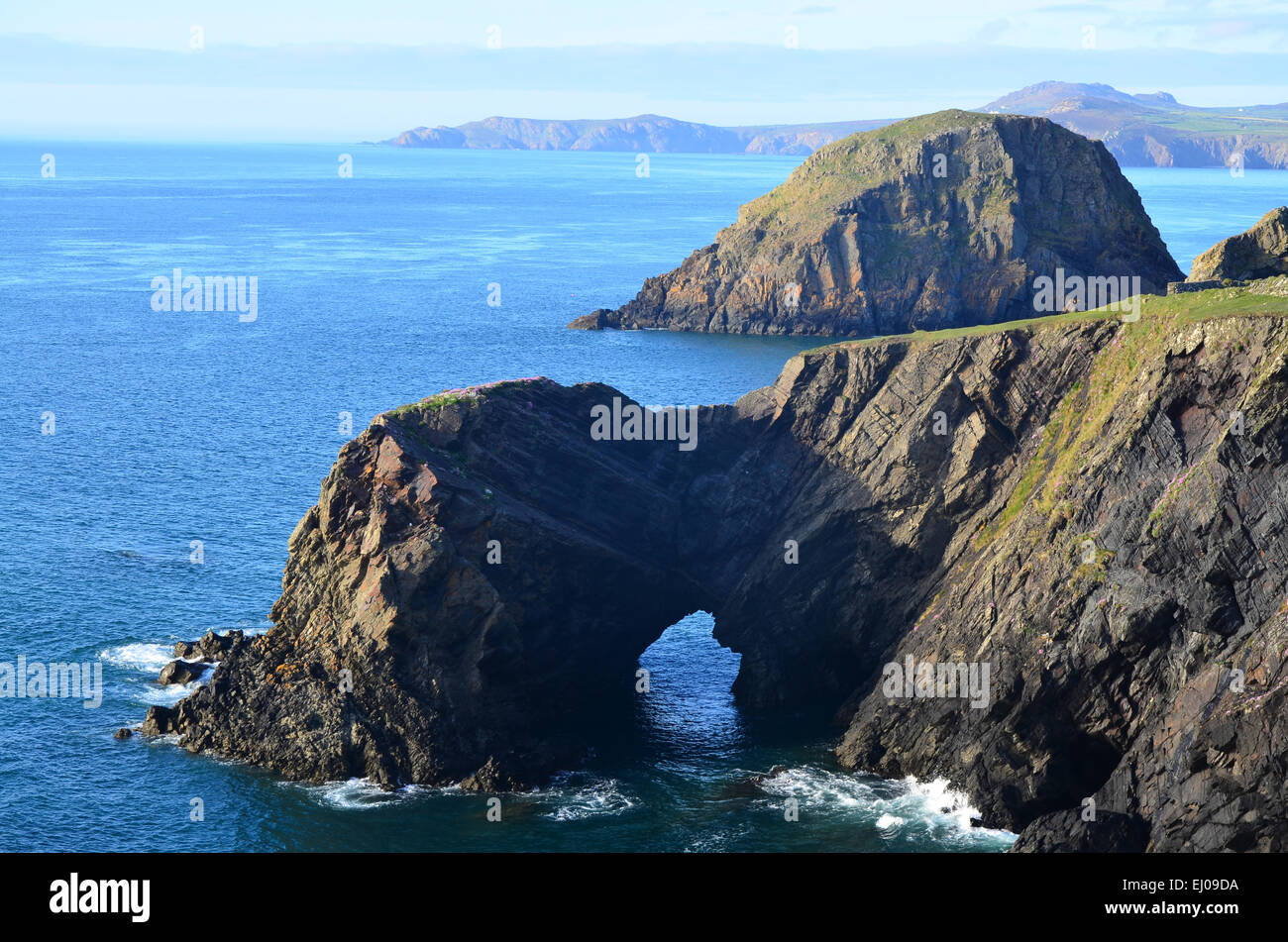 Wales, Großbritannien, Küste, Pembrokeshire national park, Pembrokeshire Coast Path, Atlantik, Trefin, Klippe, Kurven, Meer Stockfoto