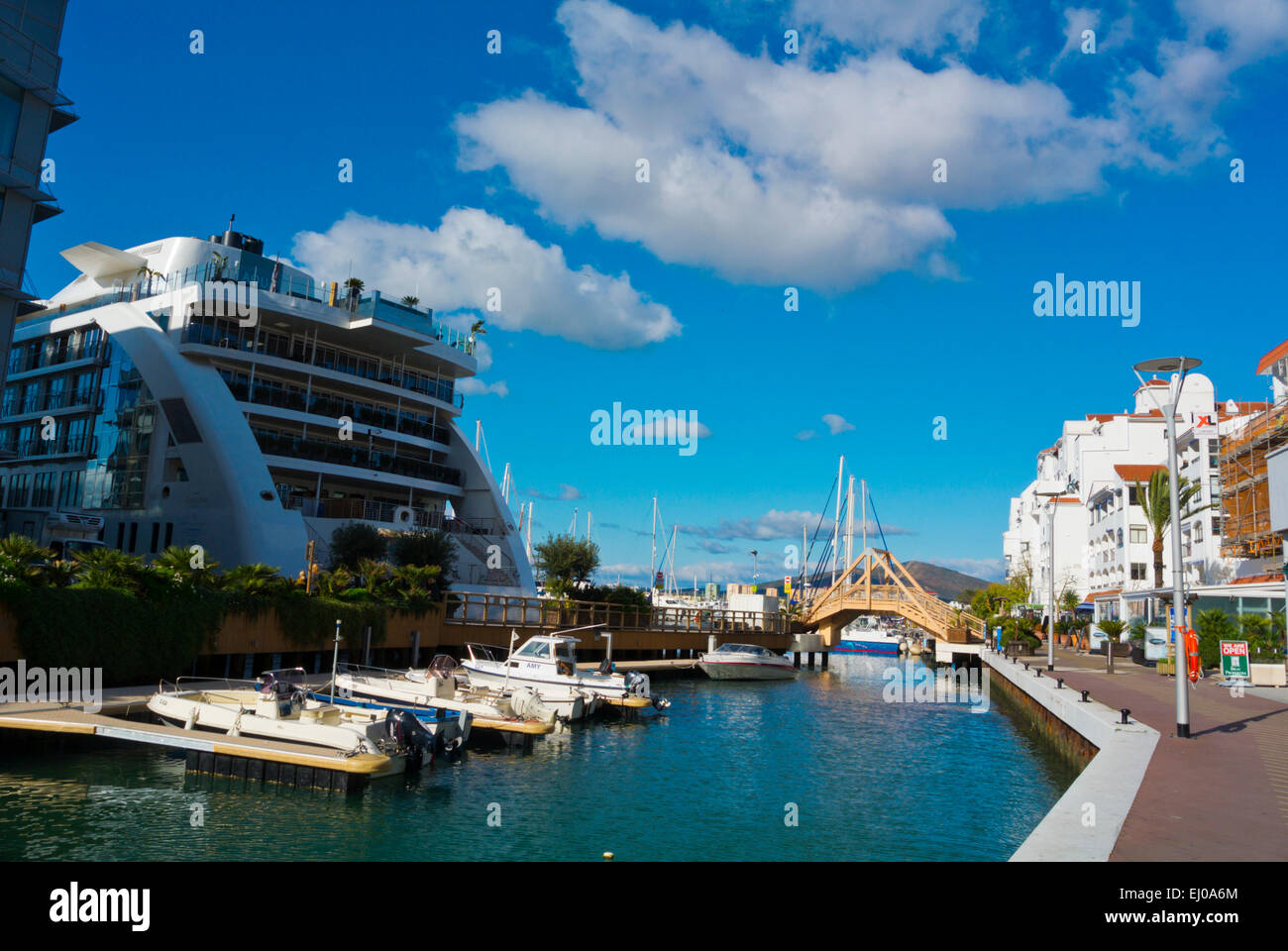 Ocean Village Marina, neues Wohngebiet der Hafen Marina Bay, Gibraltar, europaweit Stockfoto