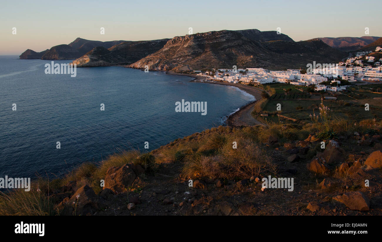 Spanien, Cabo de Gata, Naturschutzgebiet, Almeria, Las Negras, Küste, Bucht, Meer, Mittelmeer, Dorf, Sonnenaufgang Stockfoto