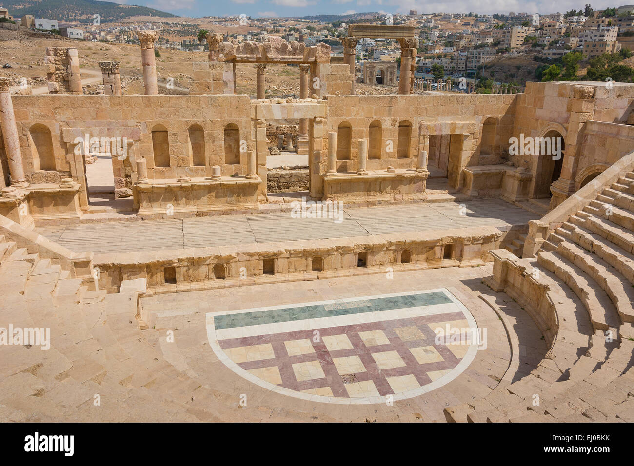 Das Amphitheater in Jerash in Jordanien. Teil eines großen Komplexes von antiken Ruinen. Stockfoto