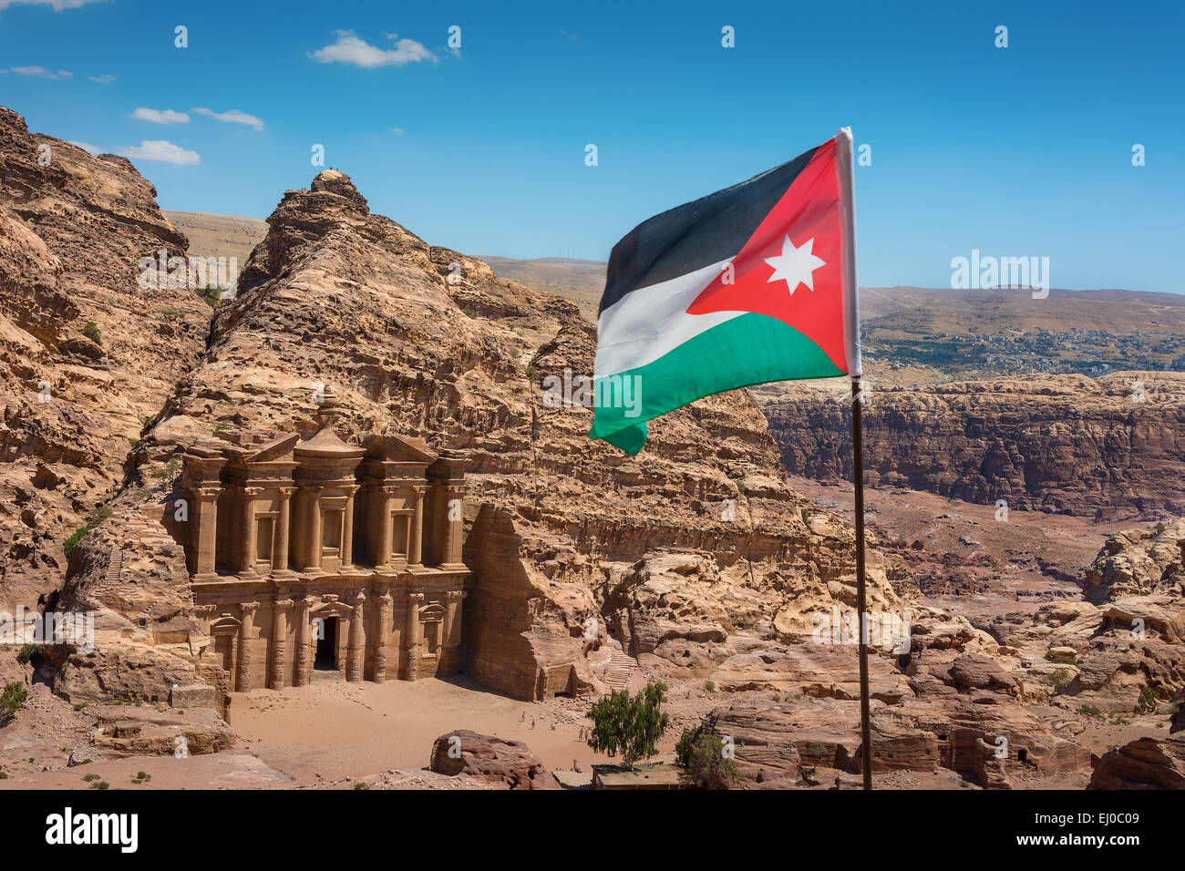 Der al-Deir Grab Teil der Petra in Jordanien Komplex. Ähnlich wie die berühmte Schatzkammer geschnitzt Gebäude. Stockfoto