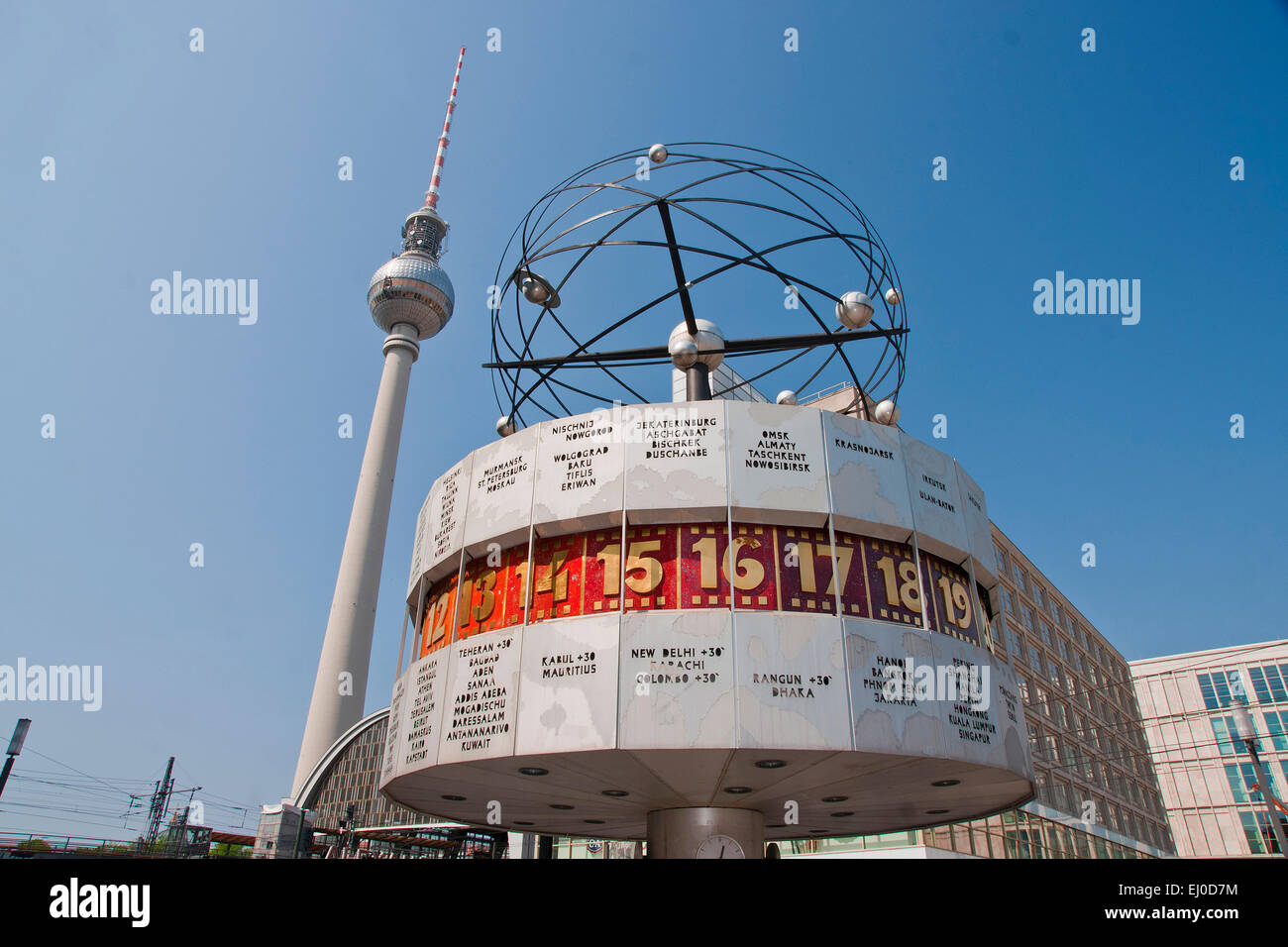Deutschland, Berlin, Denkmal, Urania, Weltzeituhr, Uhr, Weltzeit, Urania, Alexanderplatz, Wohnblock, Hochhaus Buildi Stockfoto